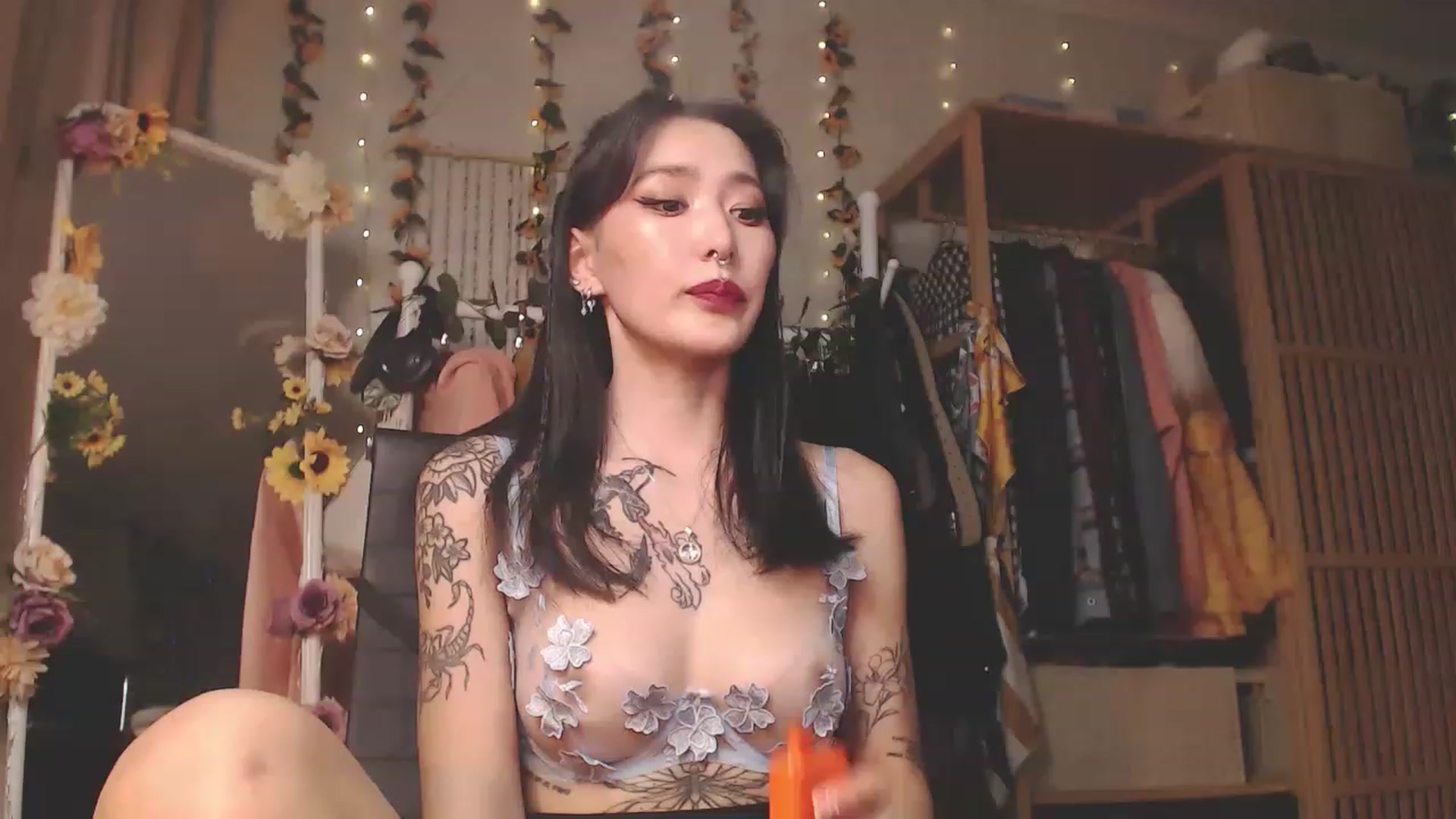 Gallery image thumbnail from KellyAsian's myfreecams stream on, 11/22/2022, 09:37 image 19 of 20
