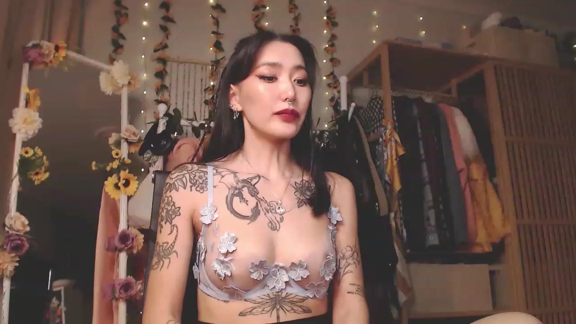 Gallery image thumbnail from KellyAsian's myfreecams stream on, 11/22/2022, 09:37 image 3 of 20