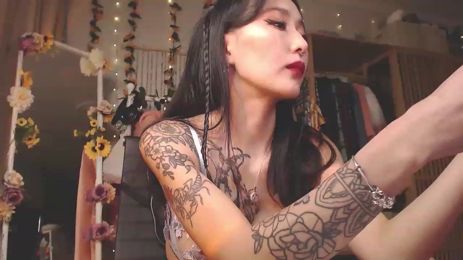 Gallery image thumbnail from KellyAsian's myfreecams stream on, 11/22/2022, 09:37 image 5 of 20