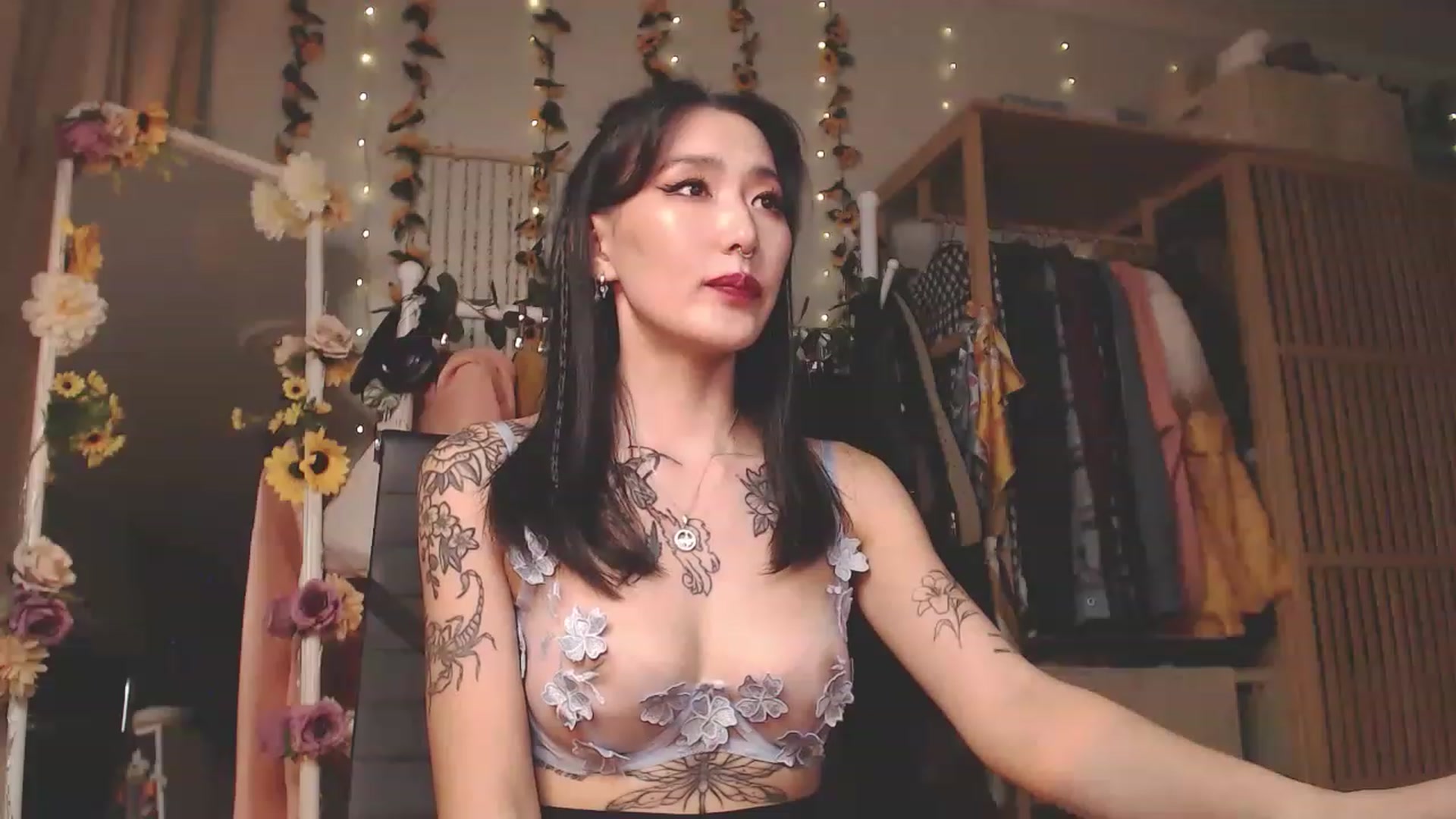 Gallery image thumbnail from KellyAsian's myfreecams stream on, 11/22/2022, 09:37 image 16 of 20
