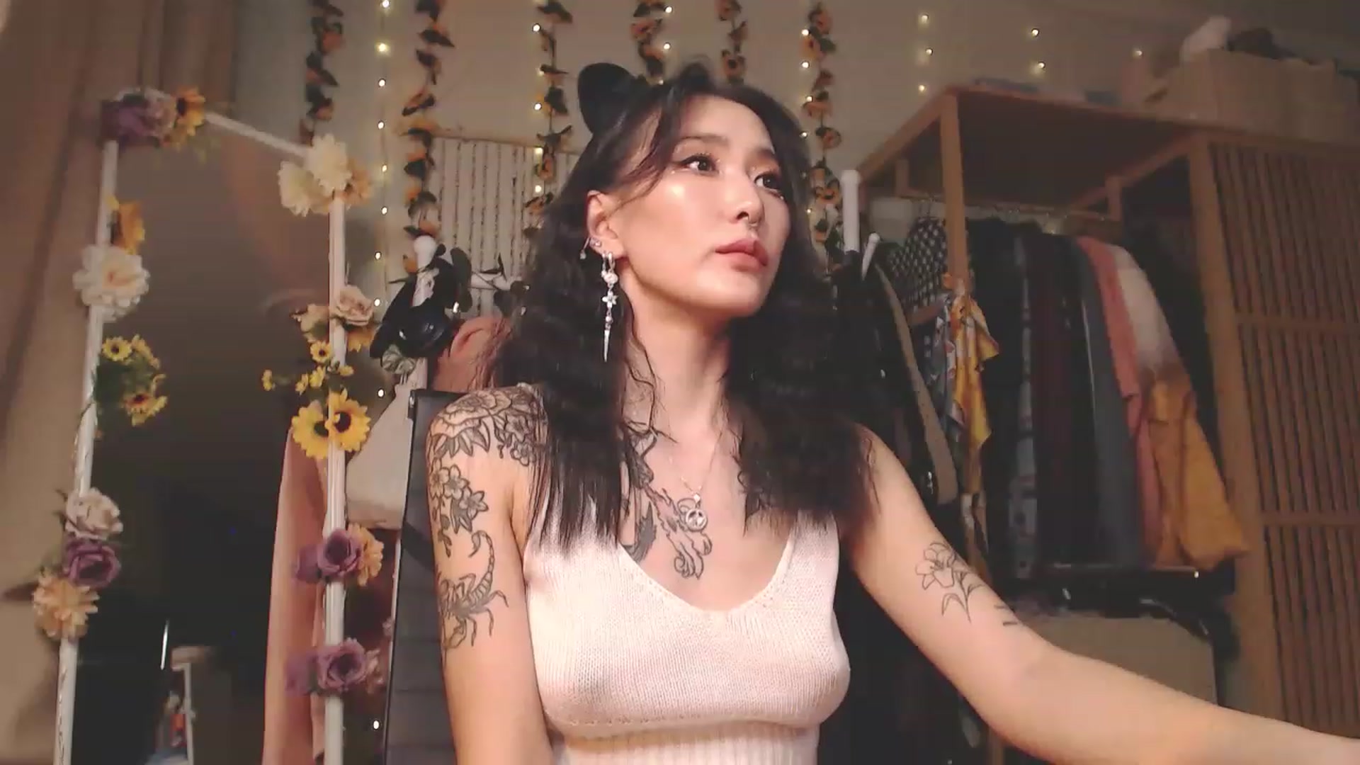 Gallery image thumbnail from KellyAsian's myfreecams stream on, 11/23/2022, 08:27 image 18 of 20