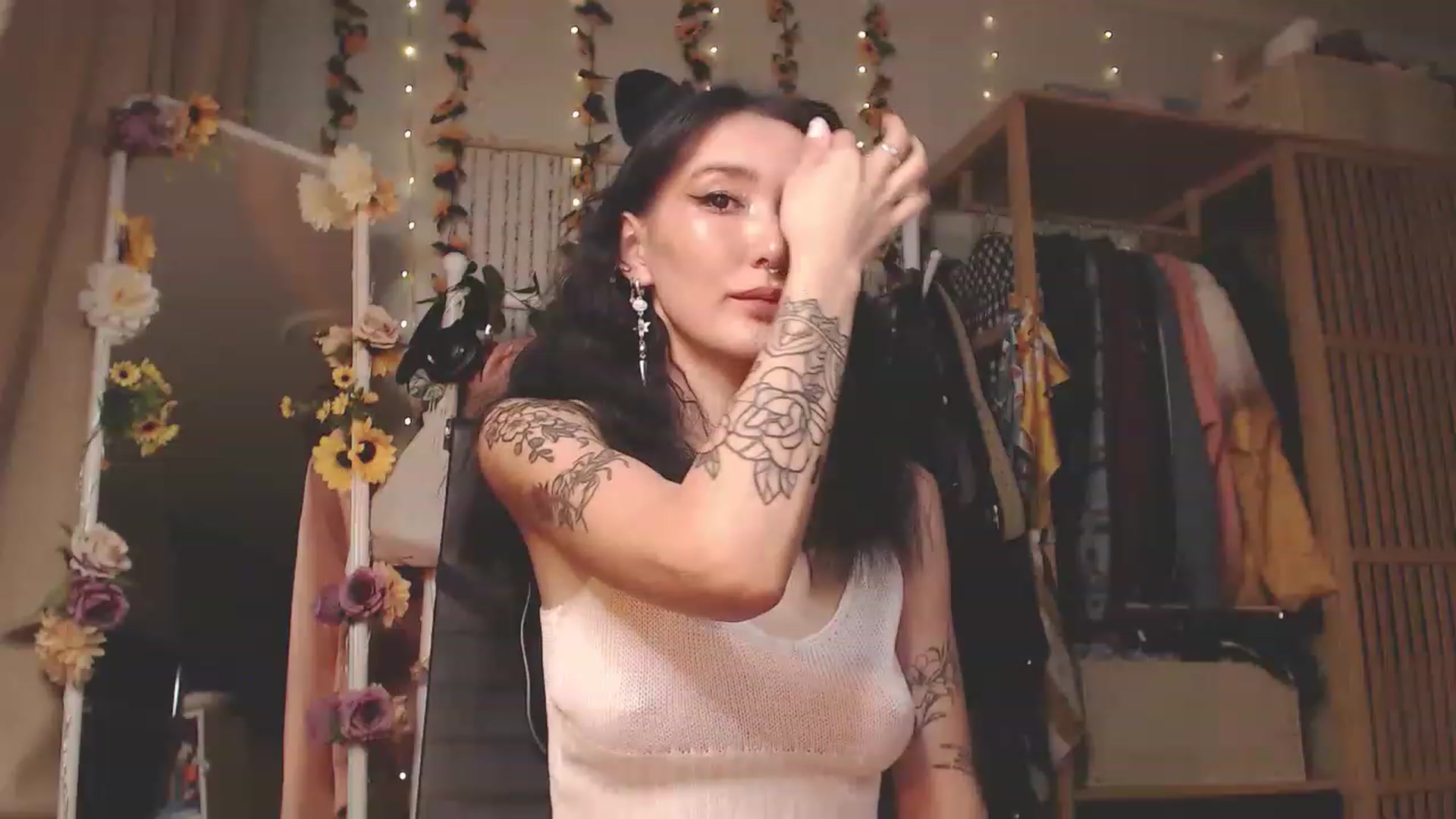 Gallery image thumbnail from KellyAsian's myfreecams stream on, 11/23/2022, 08:27 image 19 of 20