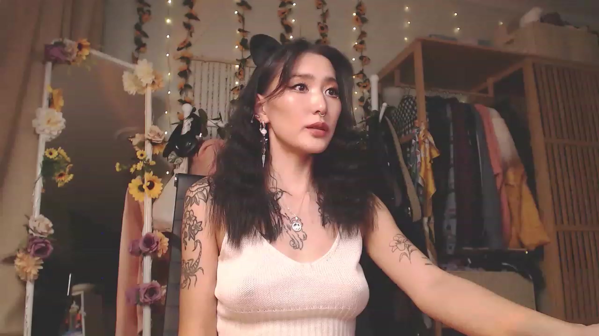 Gallery image thumbnail from KellyAsian's myfreecams stream on, 11/23/2022, 08:27 image 2 of 20