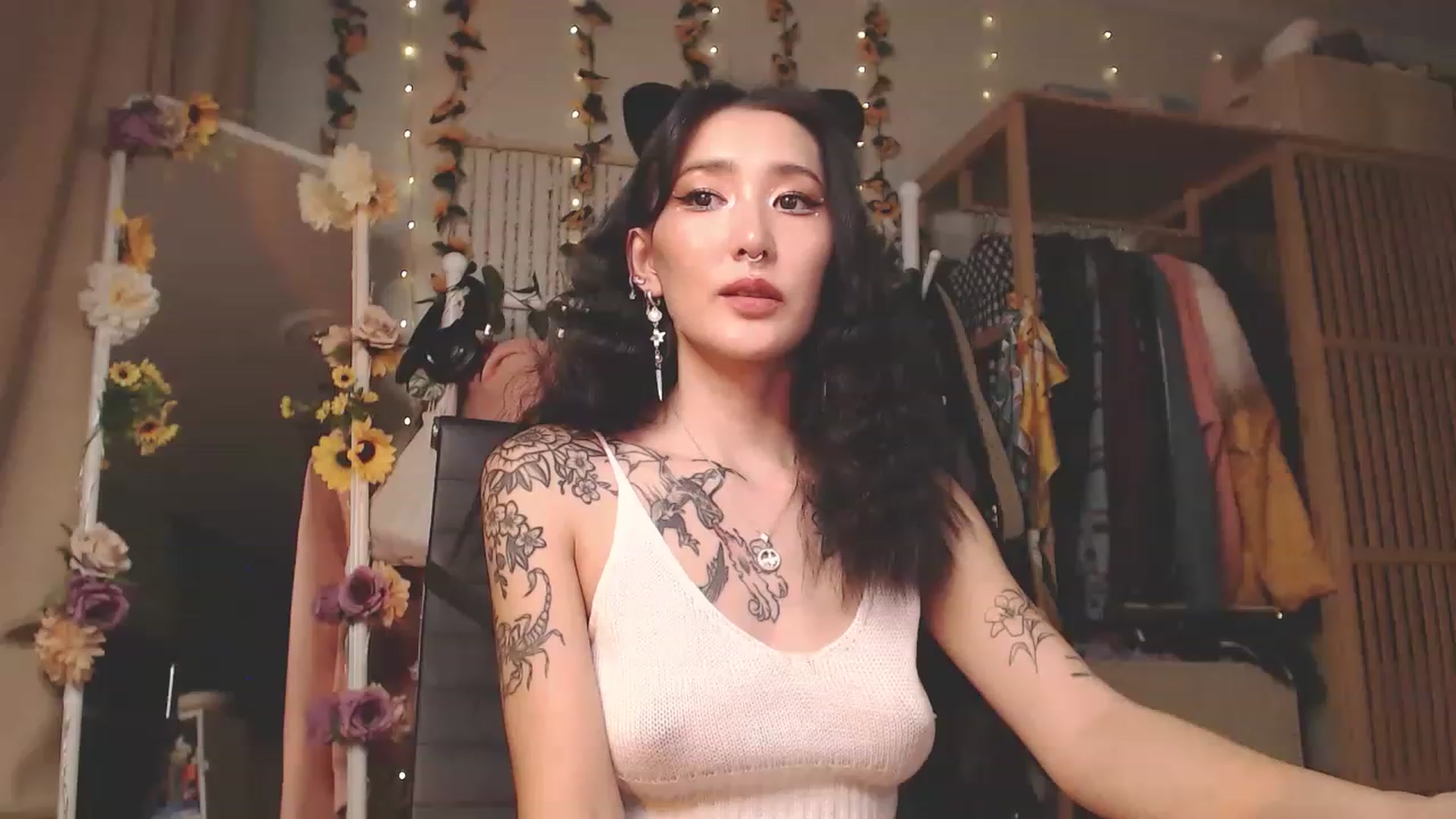 Gallery image thumbnail from KellyAsian's myfreecams stream on, 11/23/2022, 08:27 image 13 of 20