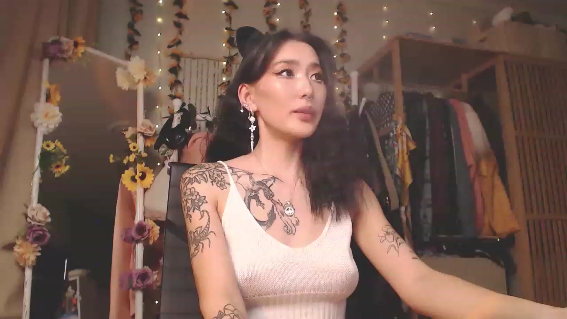 Gallery image thumbnail from KellyAsian's myfreecams stream on, 11/23/2022, 08:27 image 10 of 20