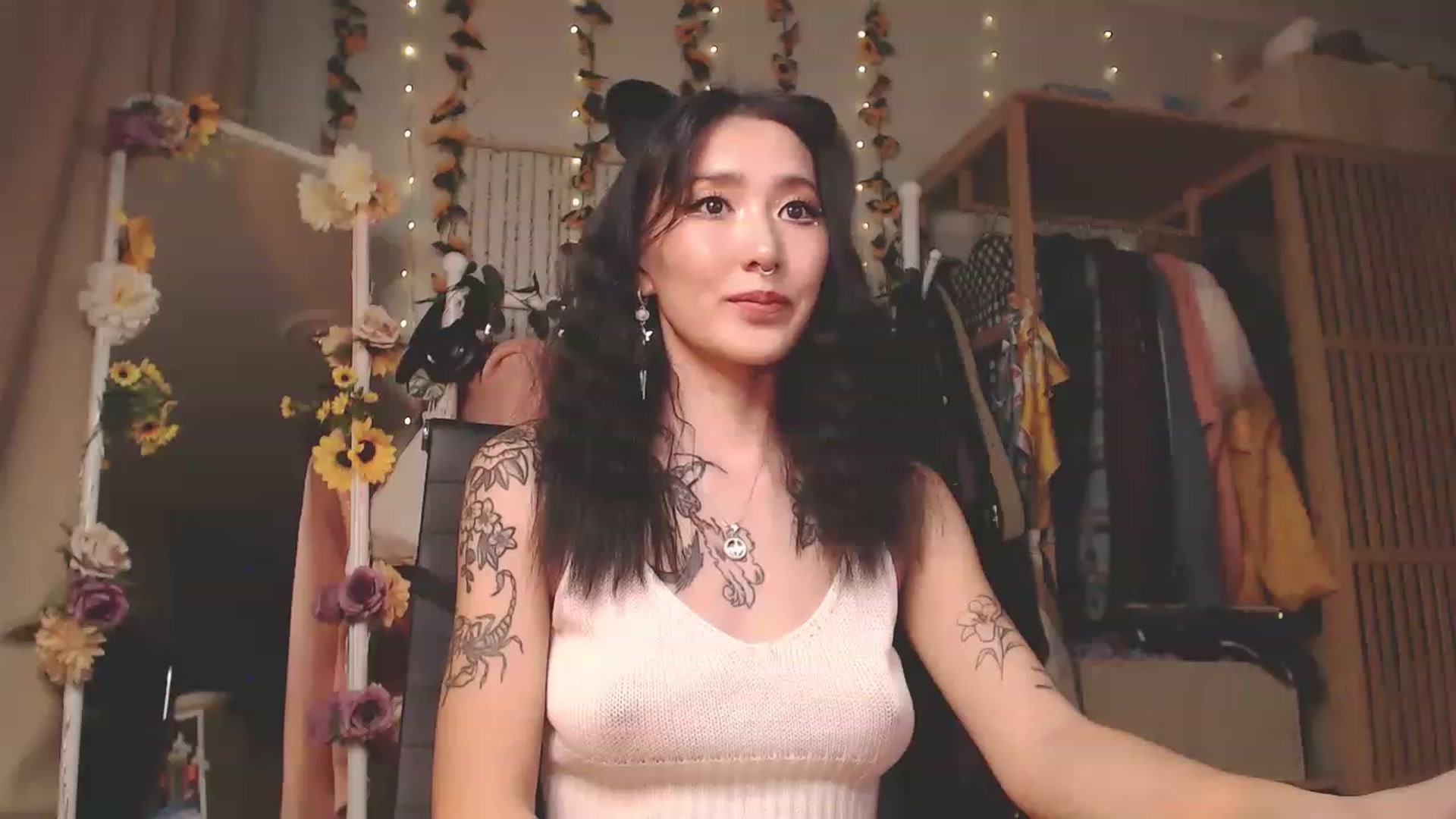 Gallery image thumbnail from KellyAsian's myfreecams stream on, 11/23/2022, 08:27 image 5 of 20