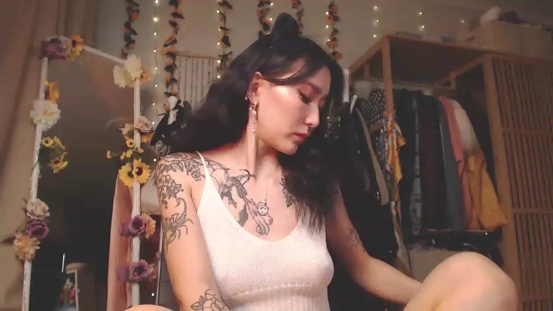 Gallery image thumbnail from KellyAsian's myfreecams stream on, 11/23/2022, 08:27 image 11 of 20