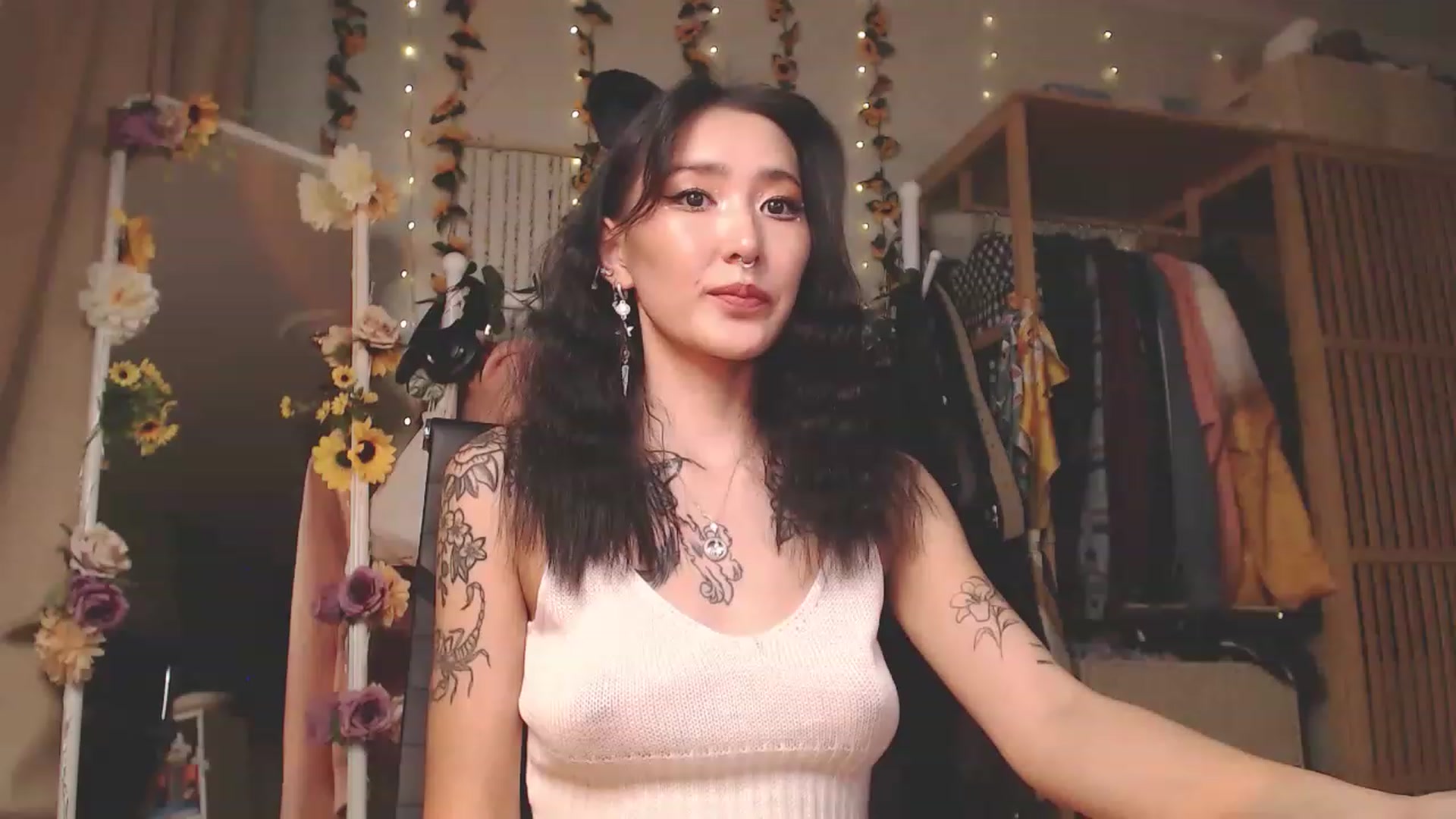 Gallery image thumbnail from KellyAsian's myfreecams stream on, 11/23/2022, 08:27 image 1 of 20