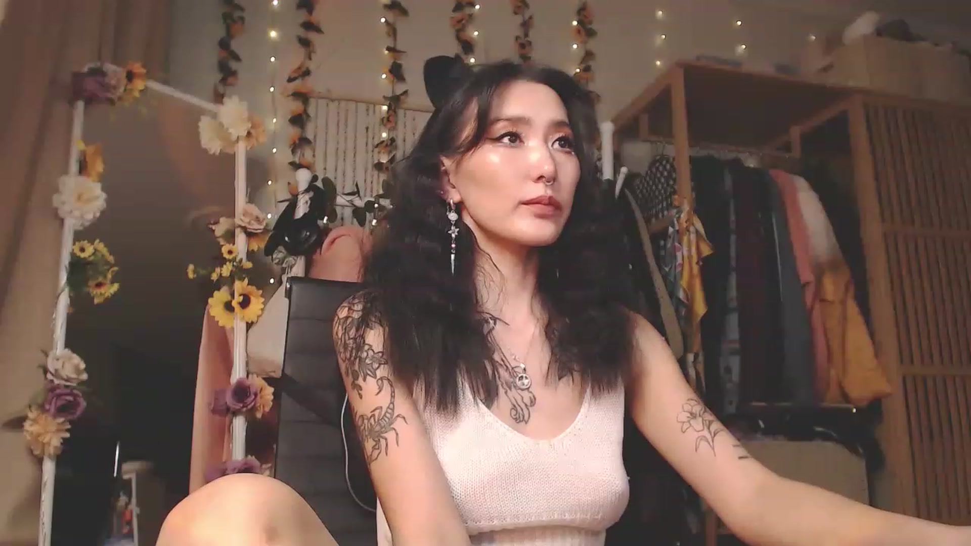 Gallery image thumbnail from KellyAsian's myfreecams stream on, 11/23/2022, 08:48 image 16 of 20
