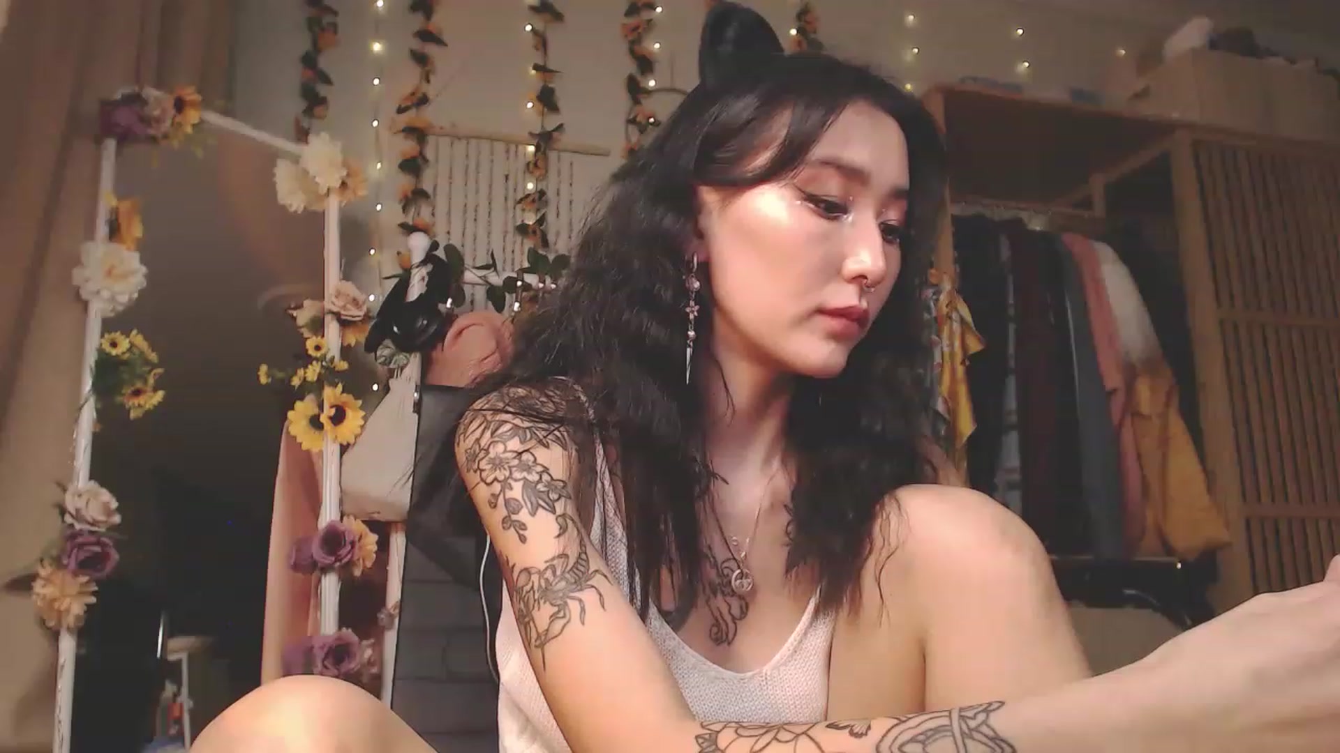 Gallery image thumbnail from KellyAsian's myfreecams stream on, 11/23/2022, 08:48 image 6 of 20