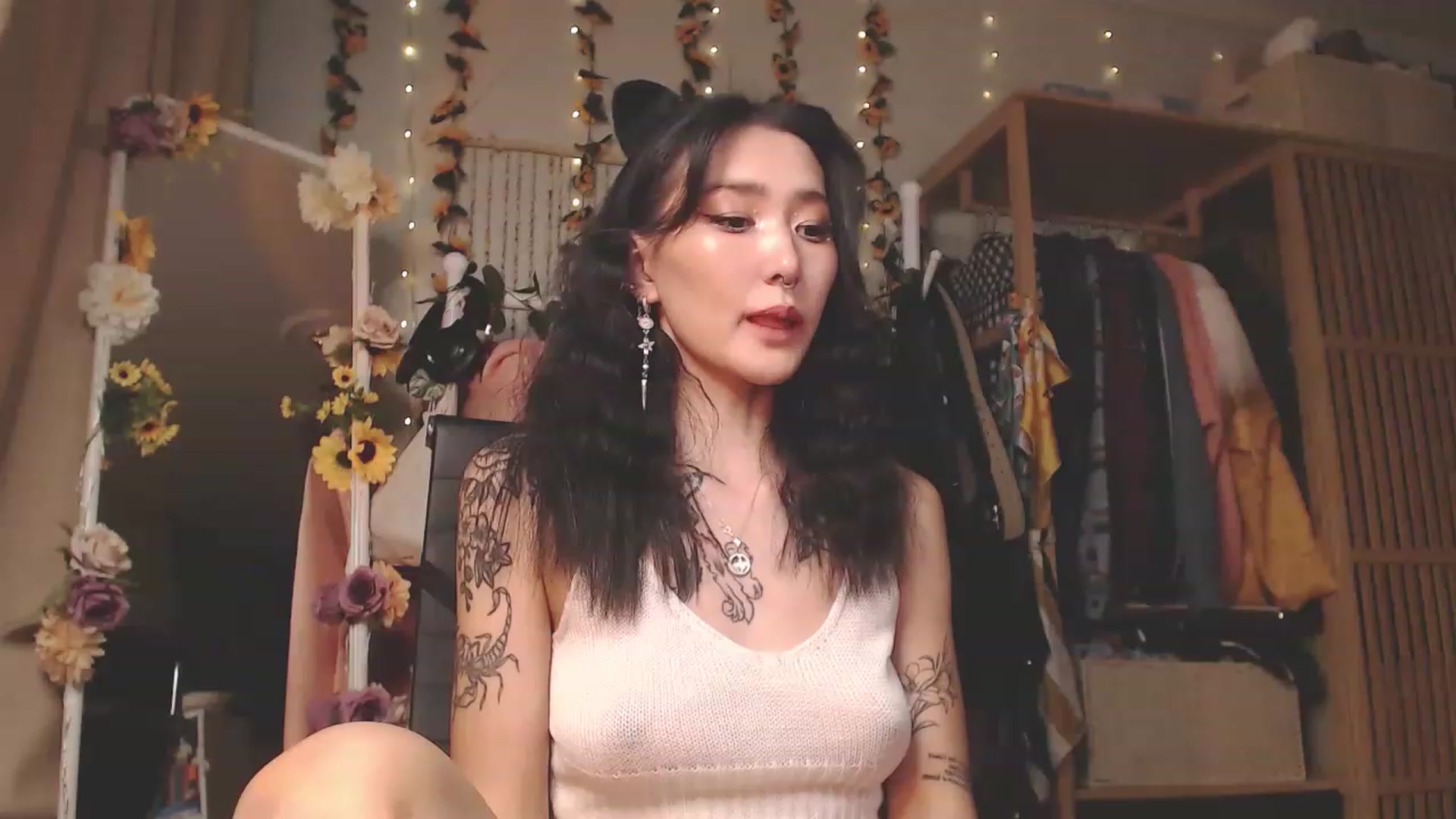 Gallery image thumbnail from KellyAsian's myfreecams stream on, 11/23/2022, 08:48 image 18 of 20