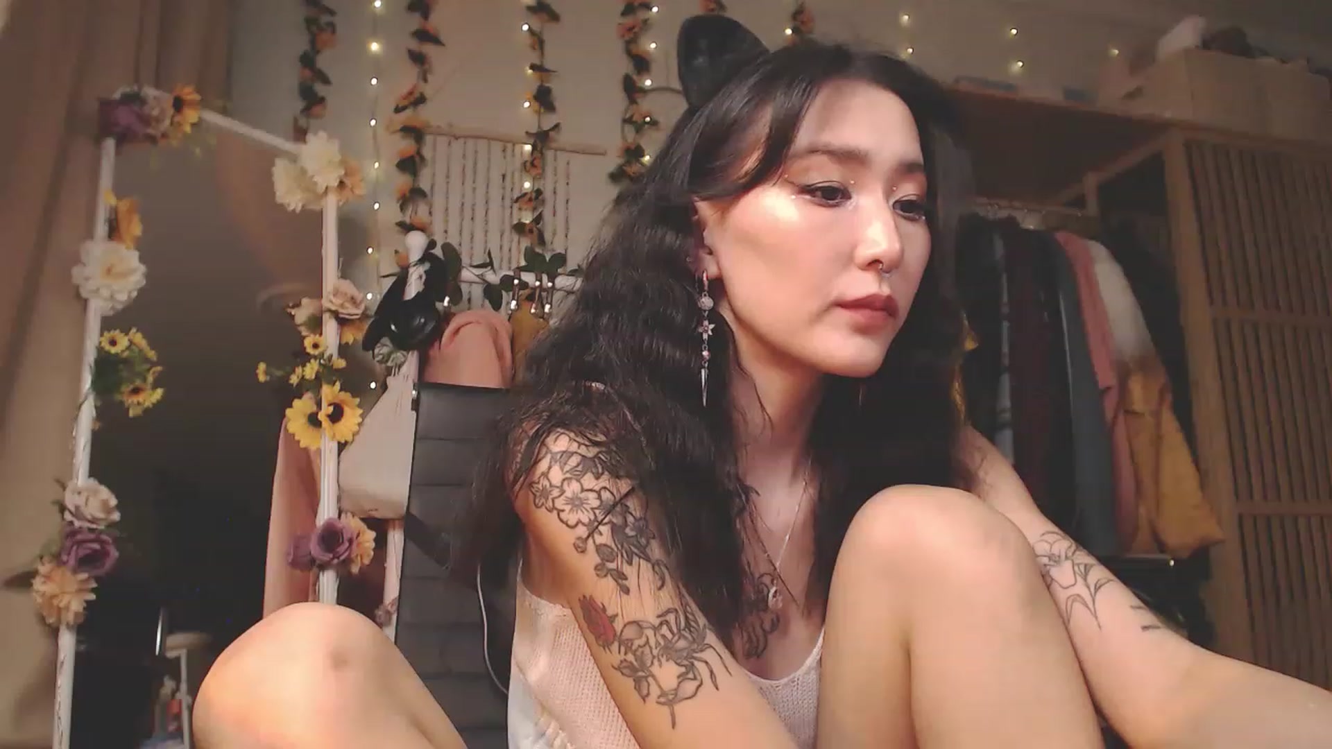 Gallery image thumbnail from KellyAsian's myfreecams stream on, 11/23/2022, 08:48 image 11 of 20
