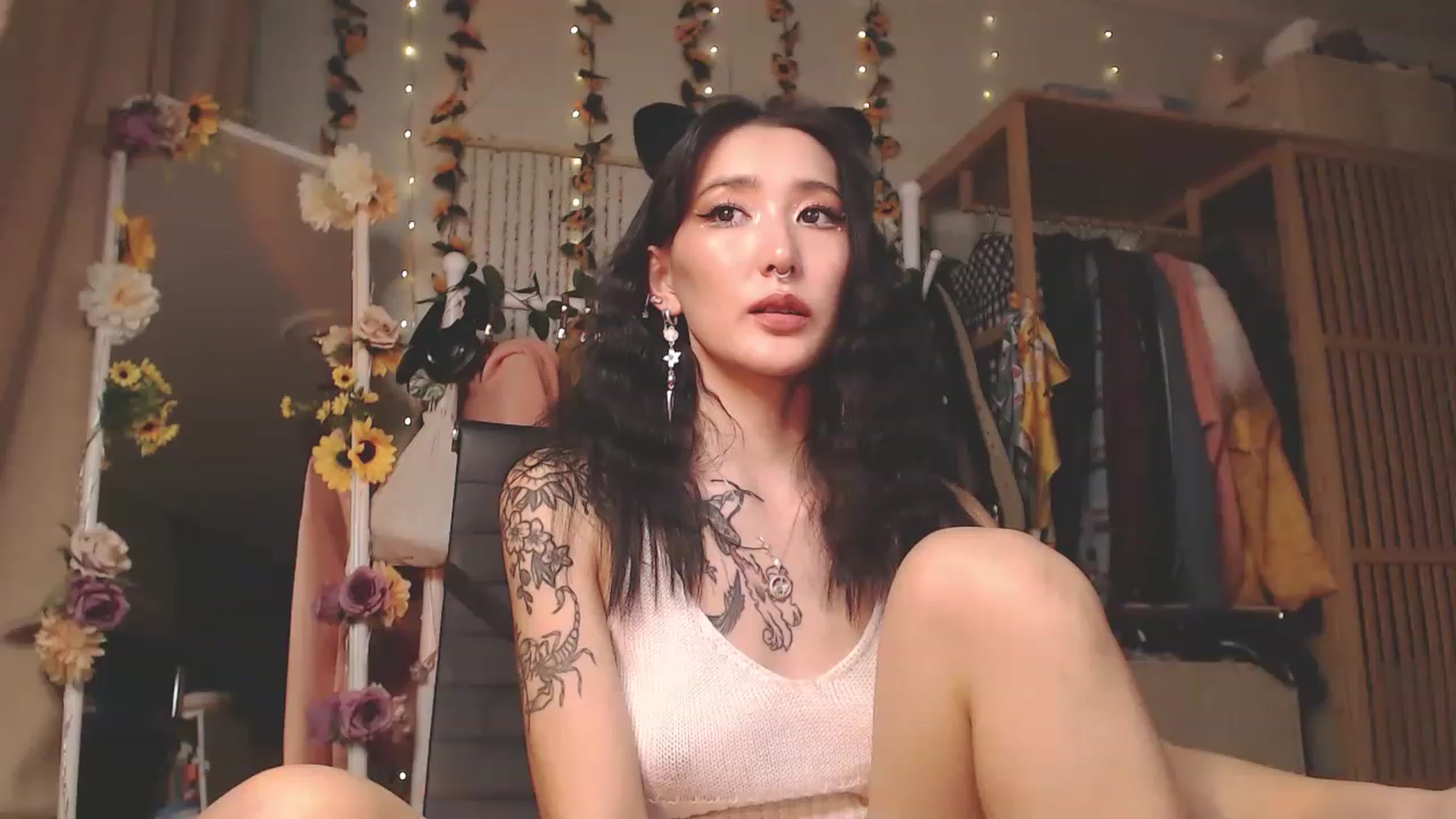 Gallery image thumbnail from KellyAsian's myfreecams stream on, 11/23/2022, 08:48 image 4 of 20