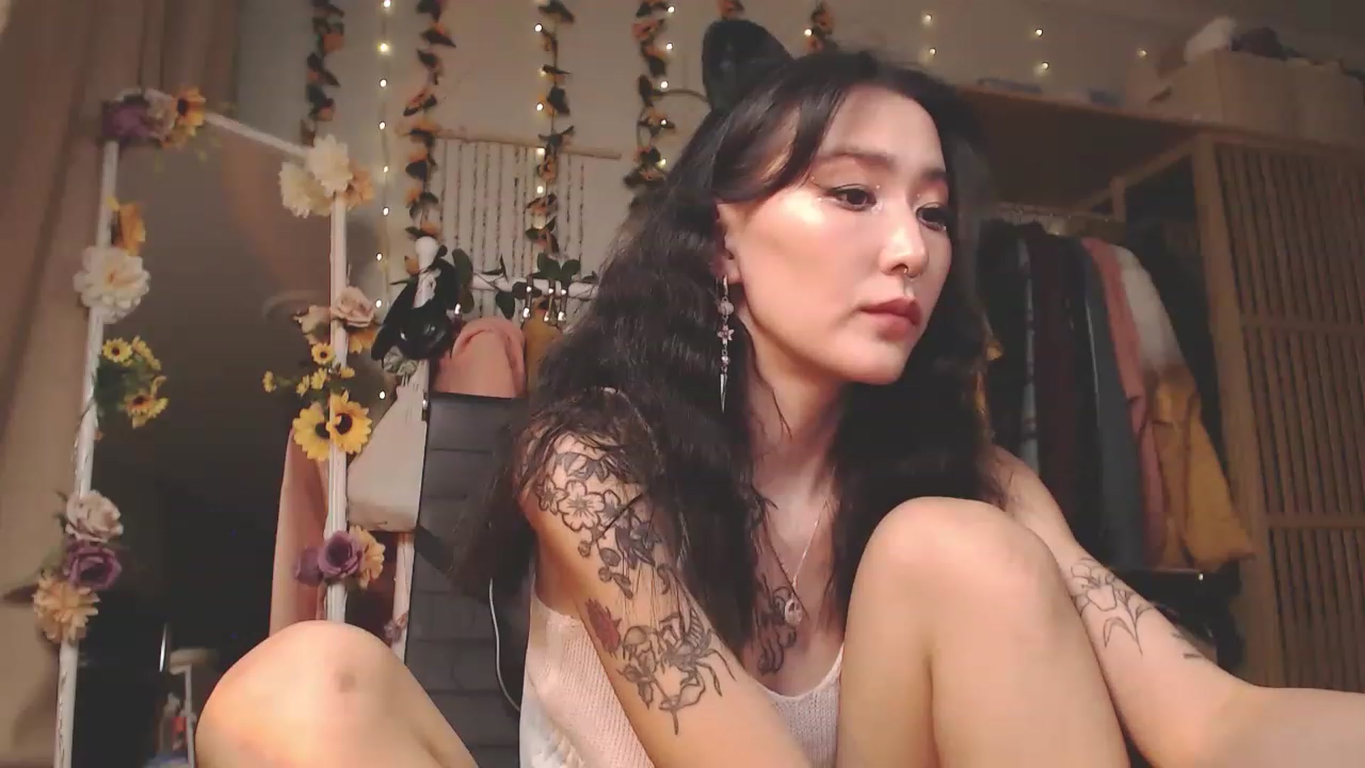Gallery image thumbnail from KellyAsian's myfreecams stream on, 11/23/2022, 08:48 image 12 of 20