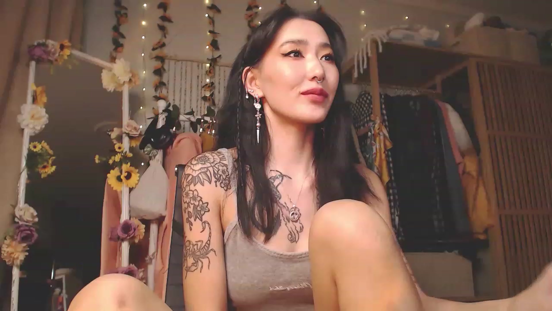 Gallery image thumbnail from KellyAsian's myfreecams stream on, 11/24/2022, 07:57 image 8 of 20