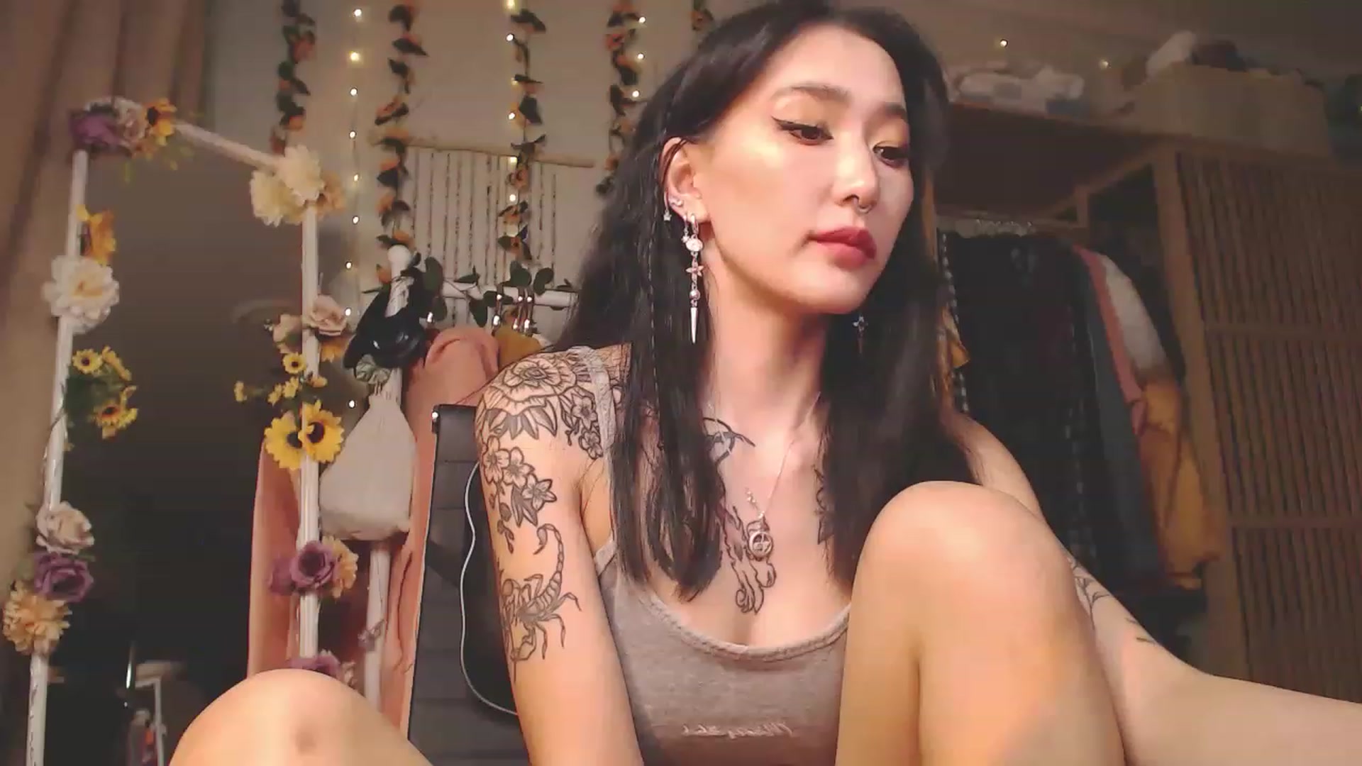 Gallery image thumbnail from KellyAsian's myfreecams stream on, 11/24/2022, 07:57 image 5 of 20