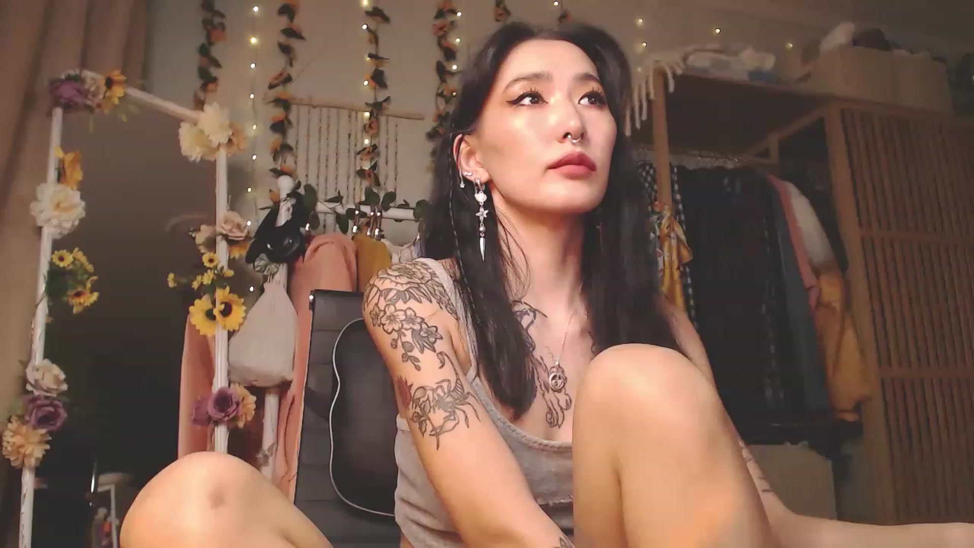 Gallery image thumbnail from KellyAsian's myfreecams stream on, 11/24/2022, 07:57 image 16 of 20