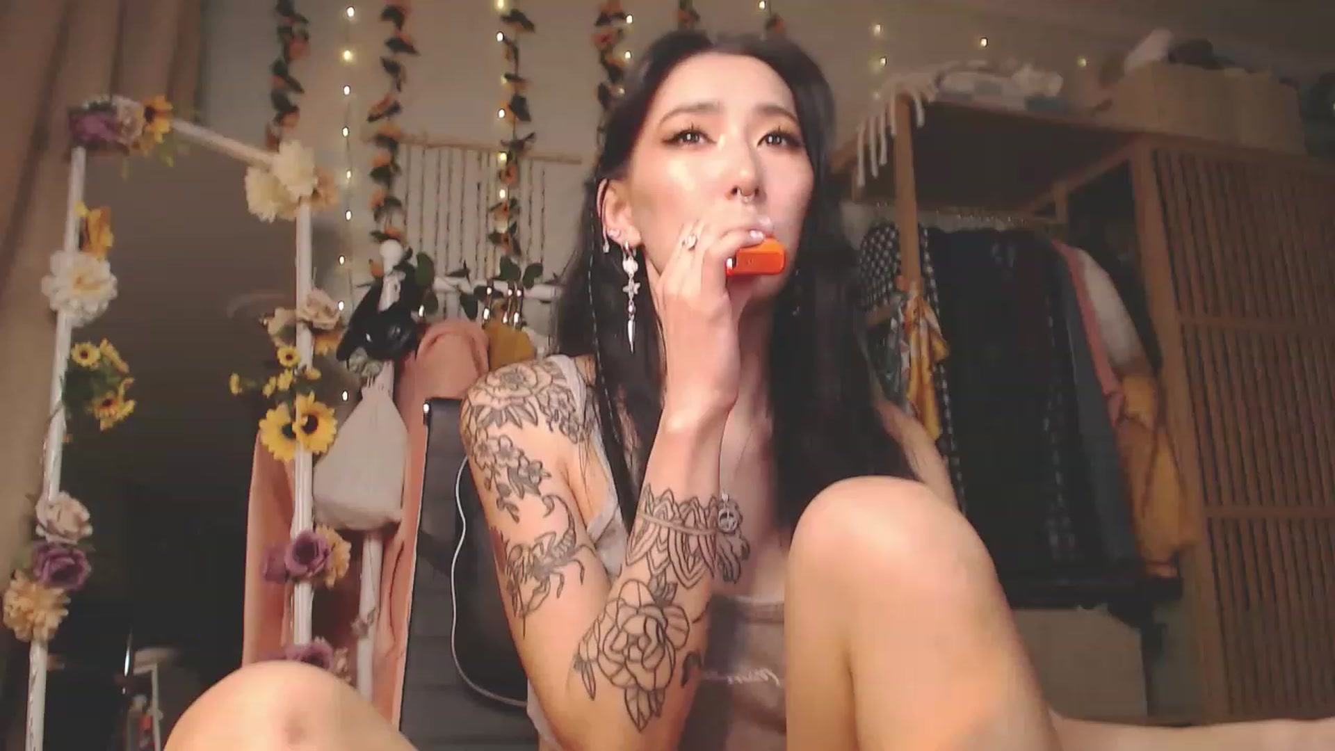 Gallery image thumbnail from KellyAsian's myfreecams stream on, 11/24/2022, 07:57 image 10 of 20