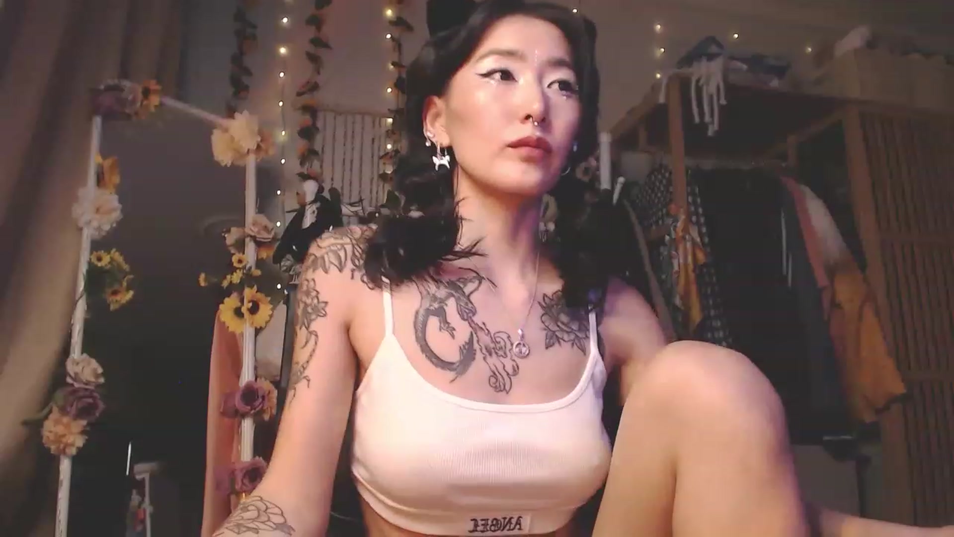 Gallery image thumbnail from KellyAsian's myfreecams stream on, 11/25/2022, 08:41 image 6 of 20