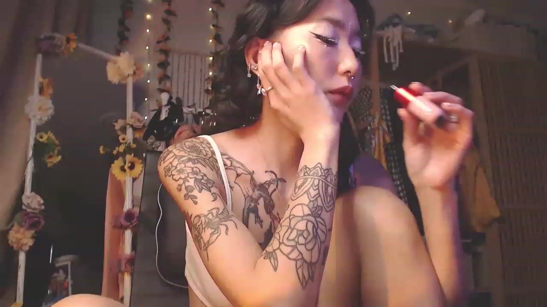 Gallery image thumbnail from KellyAsian's myfreecams stream on, 11/25/2022, 08:41 image 18 of 20