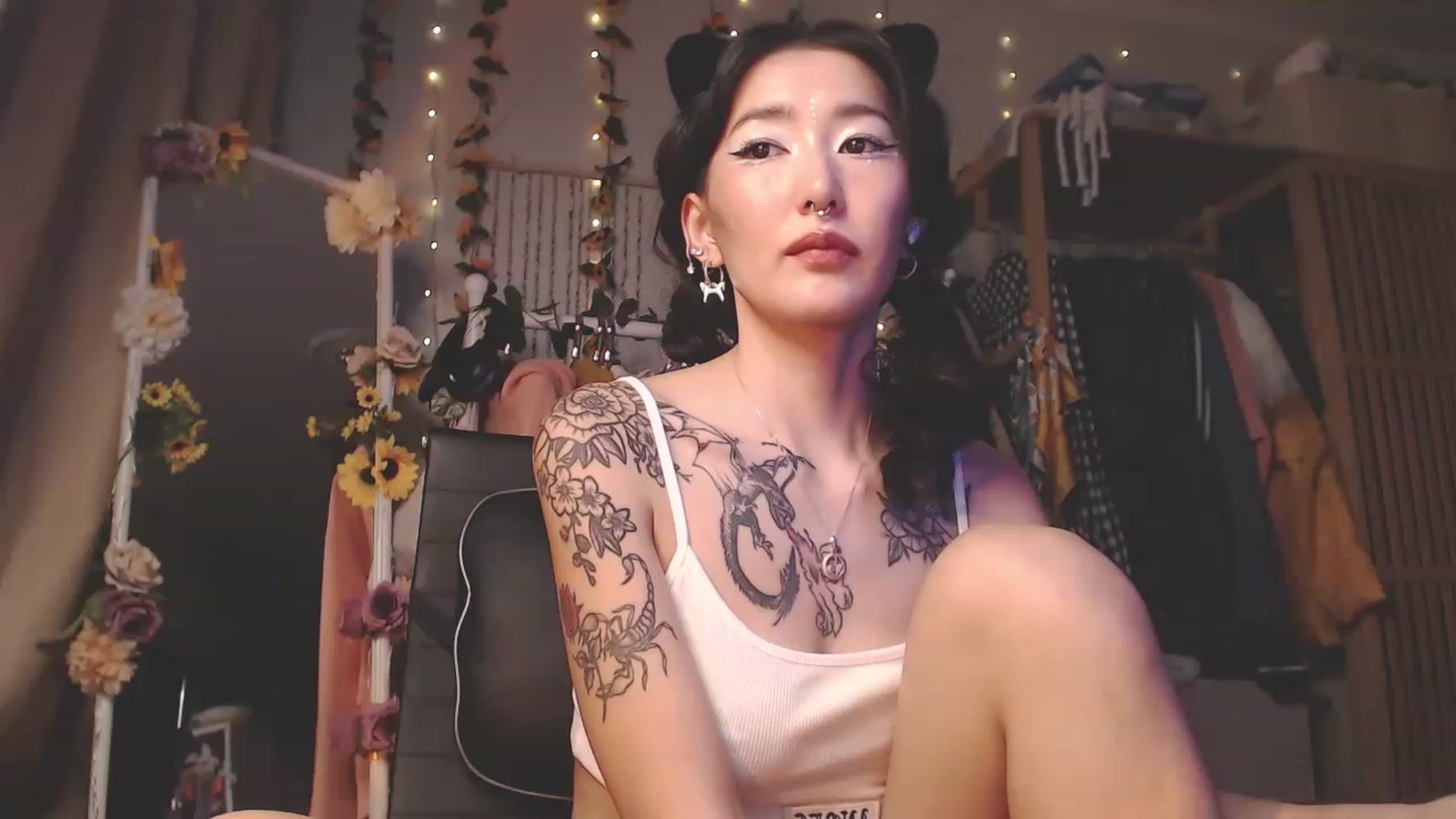 Gallery image thumbnail from KellyAsian's myfreecams stream on, 11/25/2022, 08:41 image 16 of 20