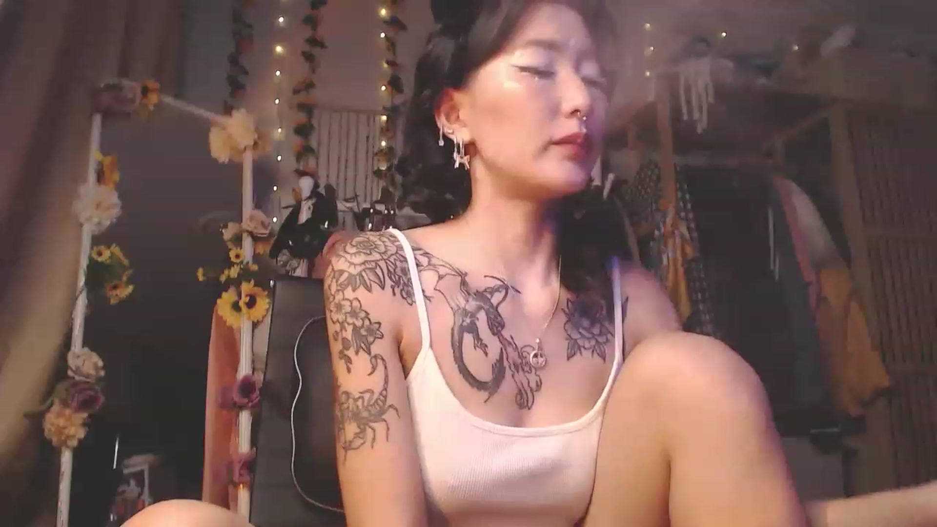 Gallery image thumbnail from KellyAsian's myfreecams stream on, 11/25/2022, 08:41 image 15 of 20
