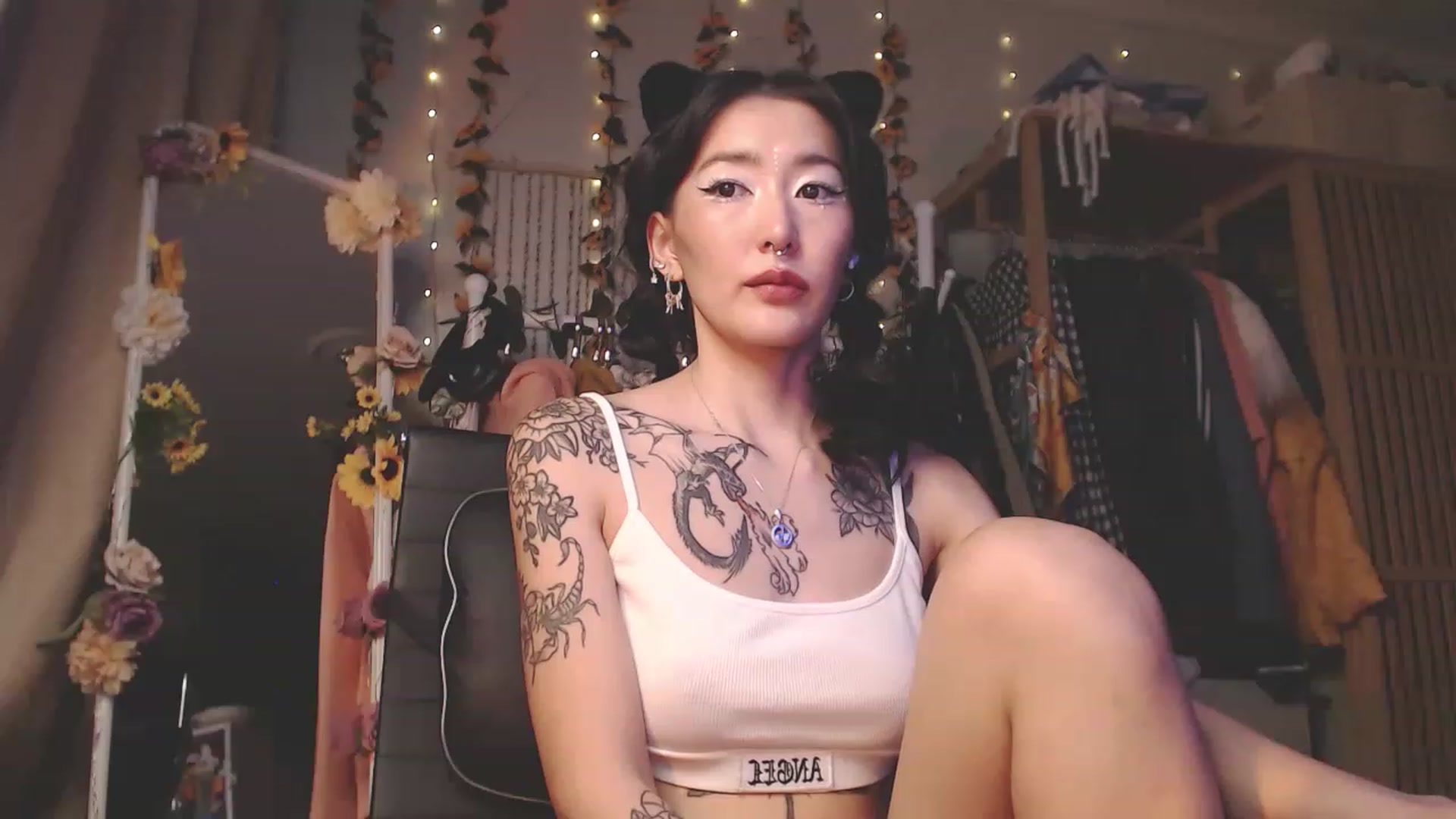Gallery image thumbnail from KellyAsian's myfreecams stream on, 11/25/2022, 08:41 image 9 of 20