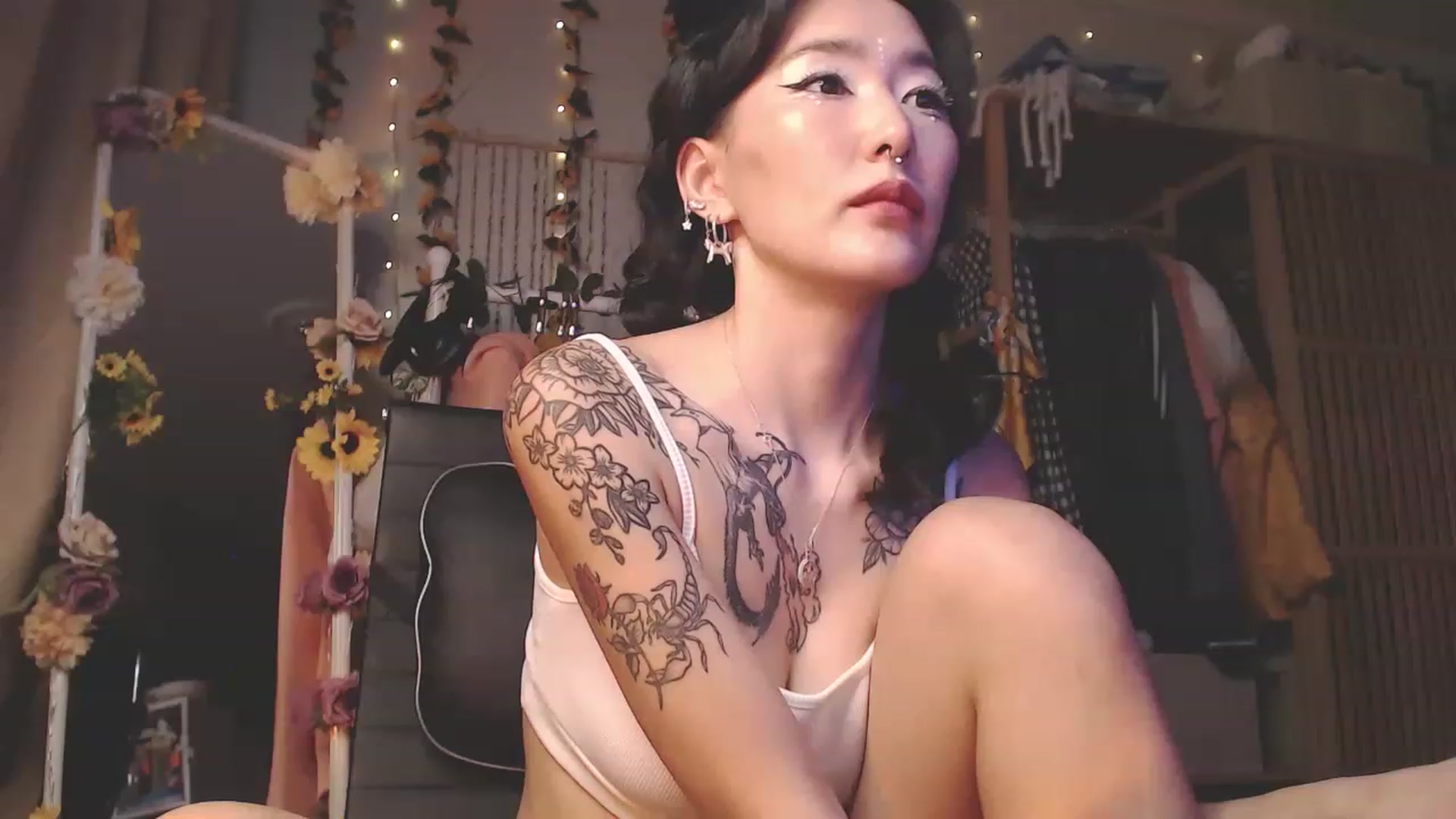 Gallery image thumbnail from KellyAsian's myfreecams stream on, 11/25/2022, 08:41 image 20 of 20