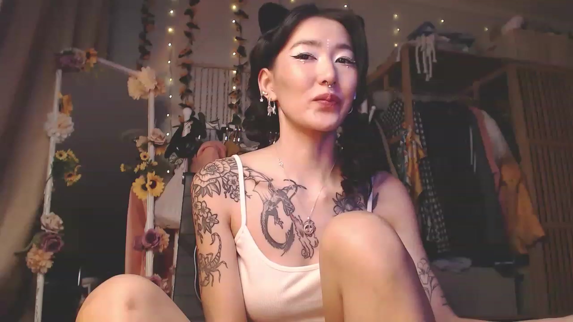 Gallery image thumbnail from KellyAsian's myfreecams stream on, 11/25/2022, 08:41 image 5 of 20