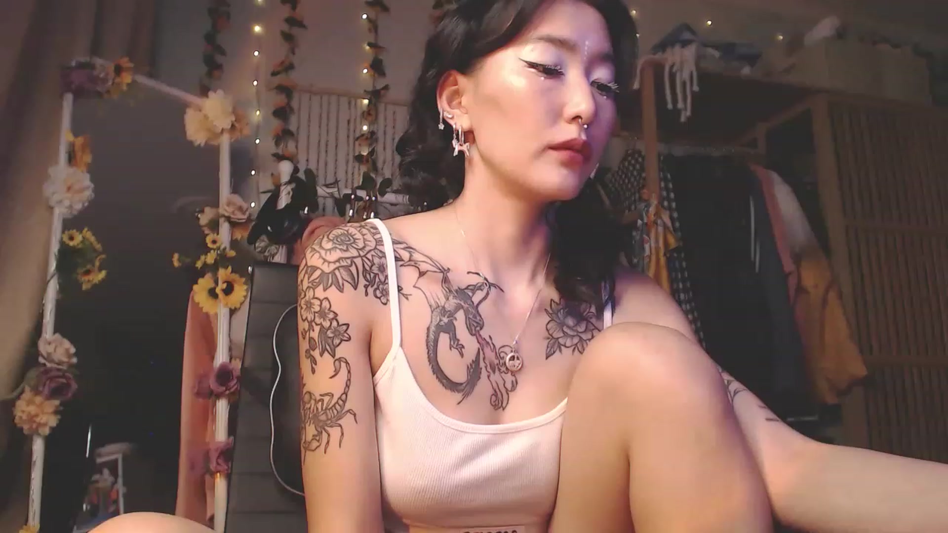 Gallery image thumbnail from KellyAsian's myfreecams stream on, 11/25/2022, 08:41 image 17 of 20