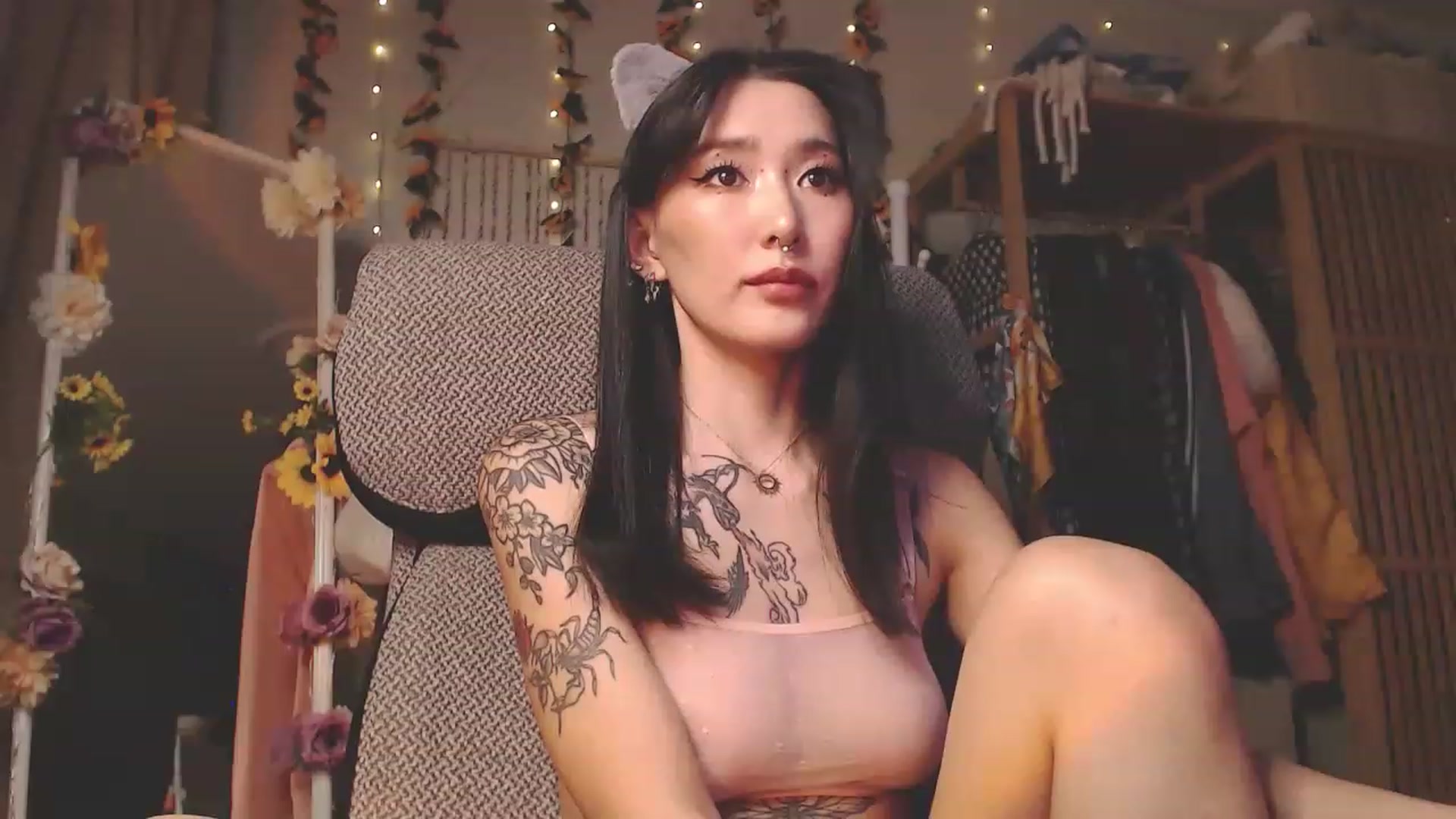 Gallery image thumbnail from KellyAsian's myfreecams stream on, 11/26/2022, 18:31 image 4 of 20