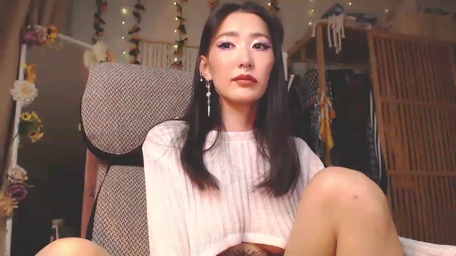 Gallery image thumbnail from KellyAsian's myfreecams stream on, 11/29/2022, 07:53 image 18 of 20