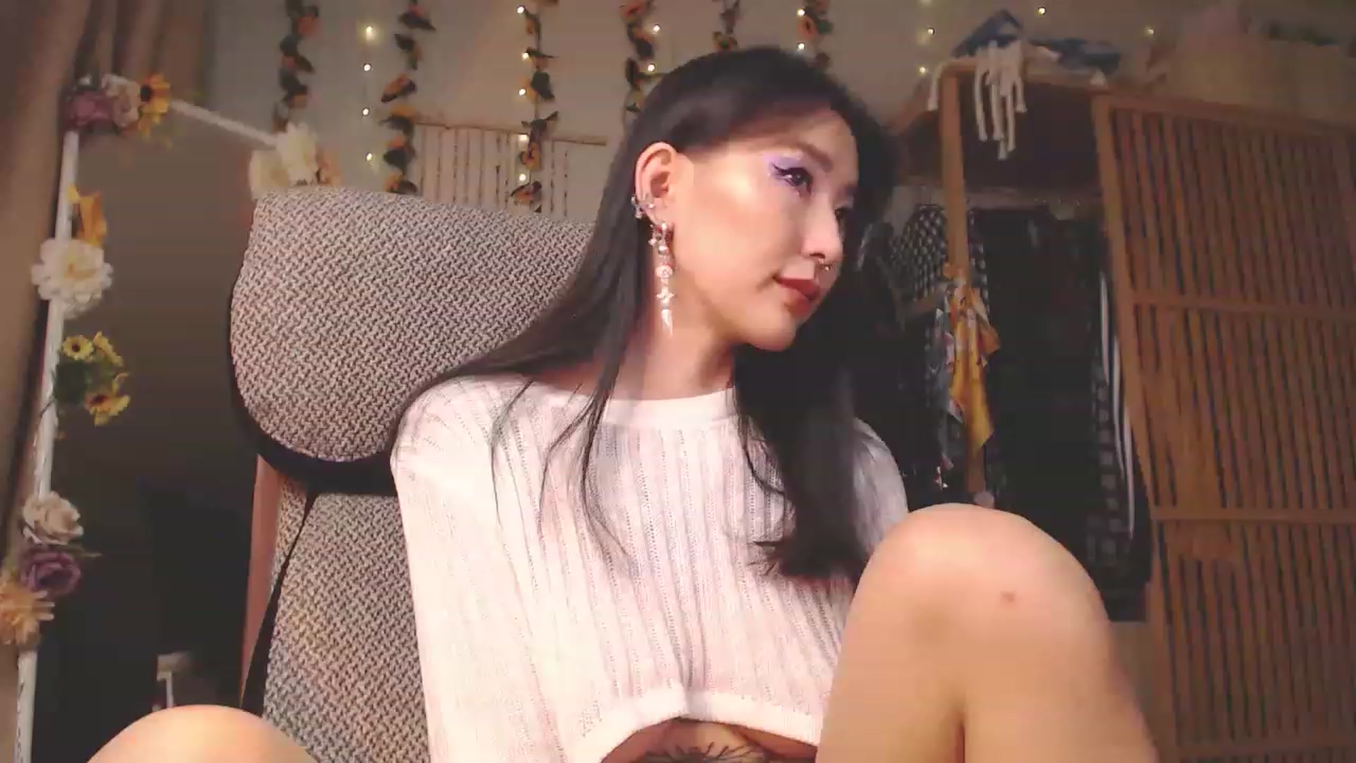 Gallery image thumbnail from KellyAsian's myfreecams stream on, 11/29/2022, 09:55 image 10 of 20