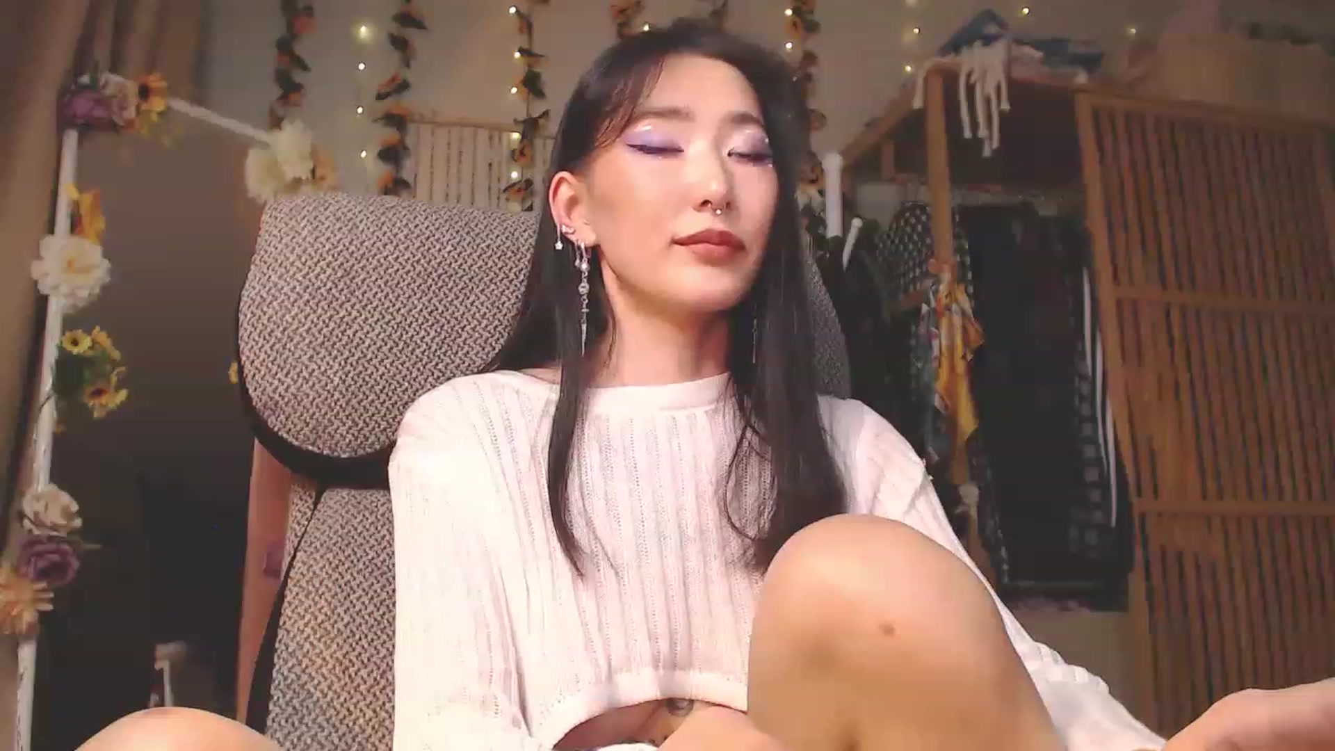 Gallery image thumbnail from KellyAsian's myfreecams stream on, 11/29/2022, 09:55 image 13 of 20