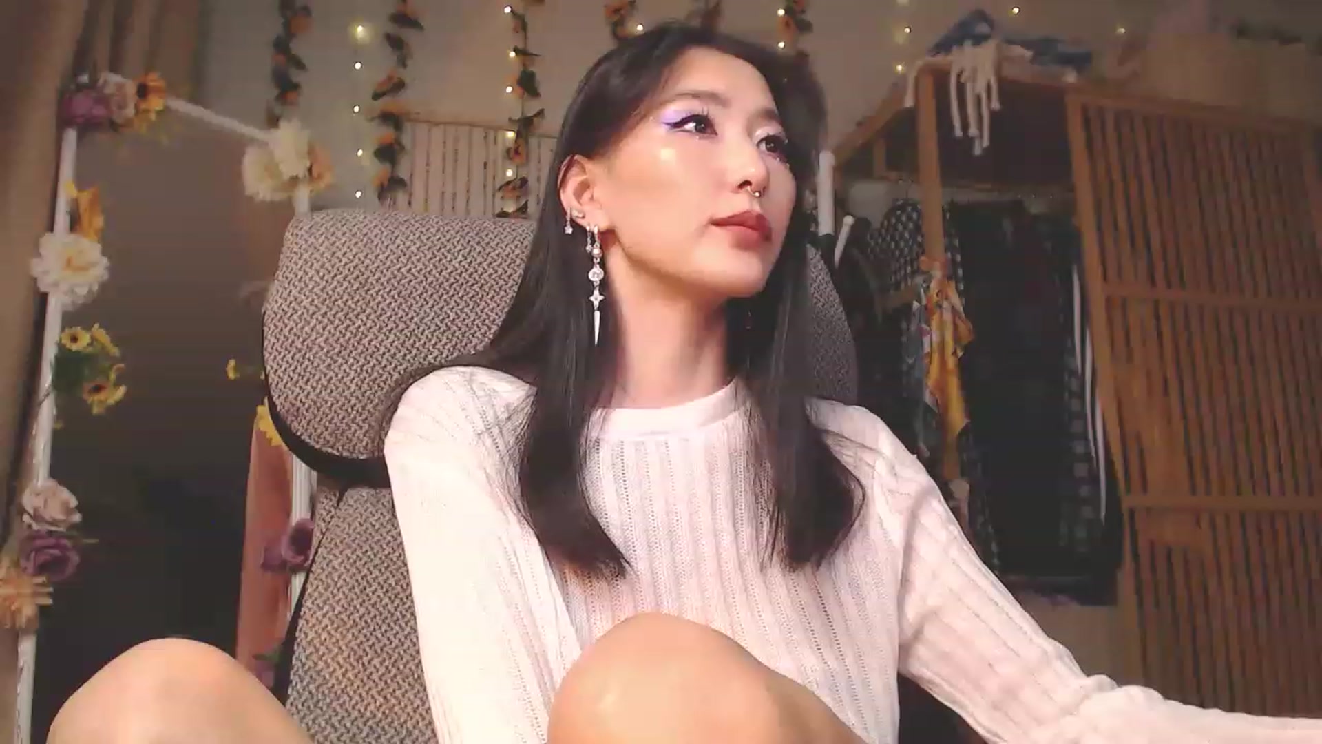 Gallery image thumbnail from KellyAsian's myfreecams stream on, 11/29/2022, 10:06 image 13 of 20