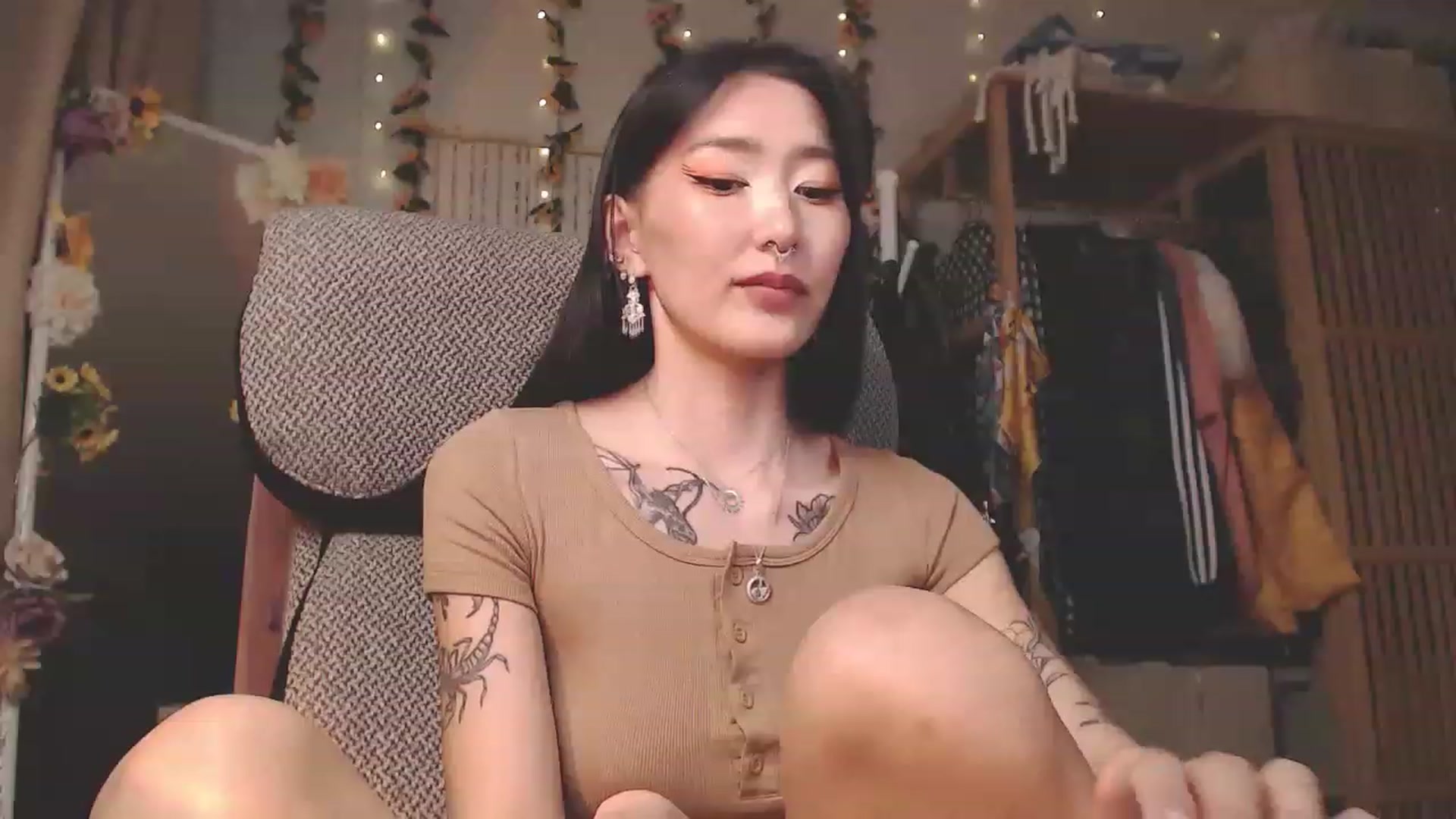Gallery image thumbnail from KellyAsian's myfreecams stream on, 12/01/2022, 09:47 image 16 of 20