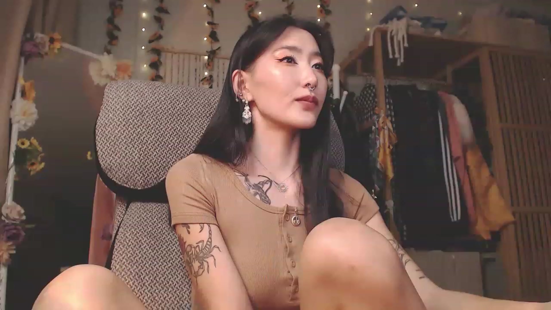 Gallery image thumbnail from KellyAsian's myfreecams stream on, 12/01/2022, 09:47 image 11 of 20