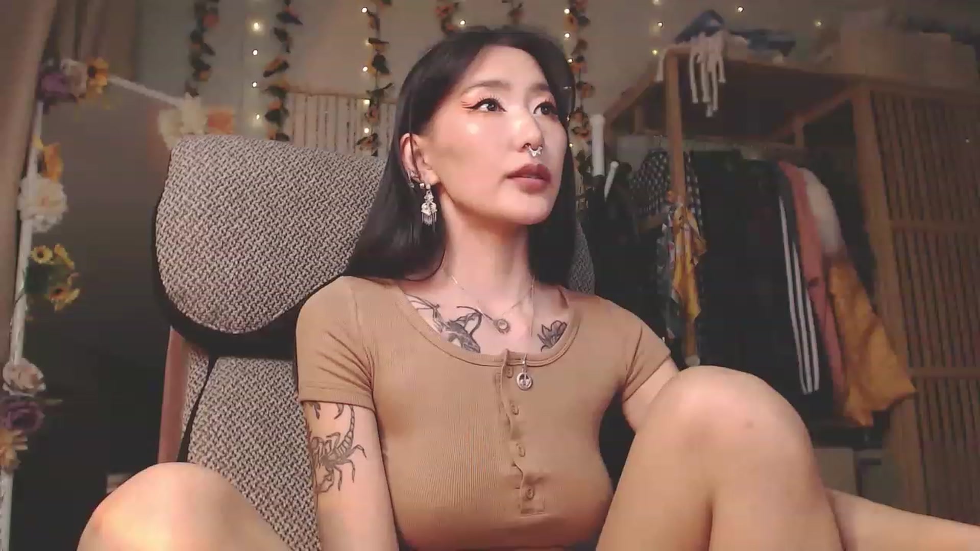 Gallery image thumbnail from KellyAsian's myfreecams stream on, 12/01/2022, 09:47 image 20 of 20
