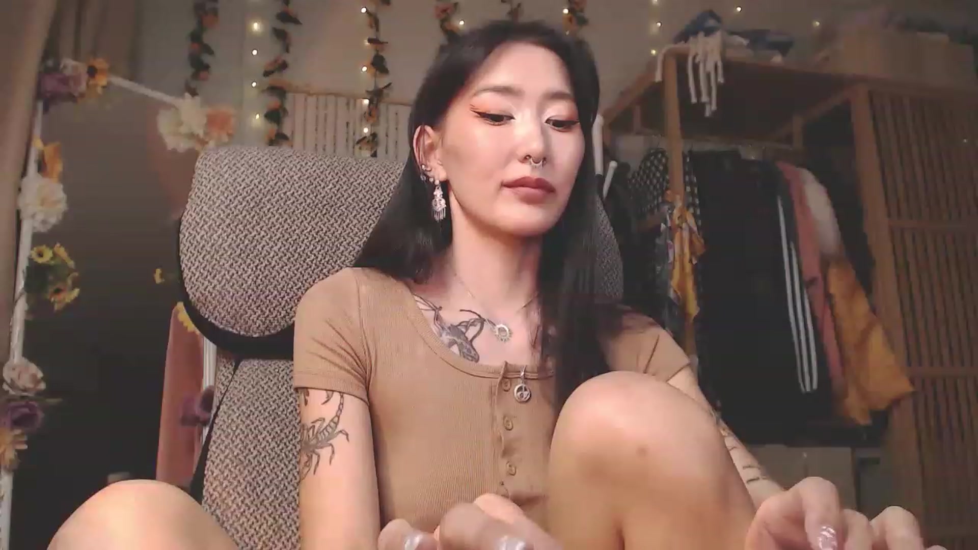 Gallery image thumbnail from KellyAsian's myfreecams stream on, 12/01/2022, 09:47 image 5 of 20
