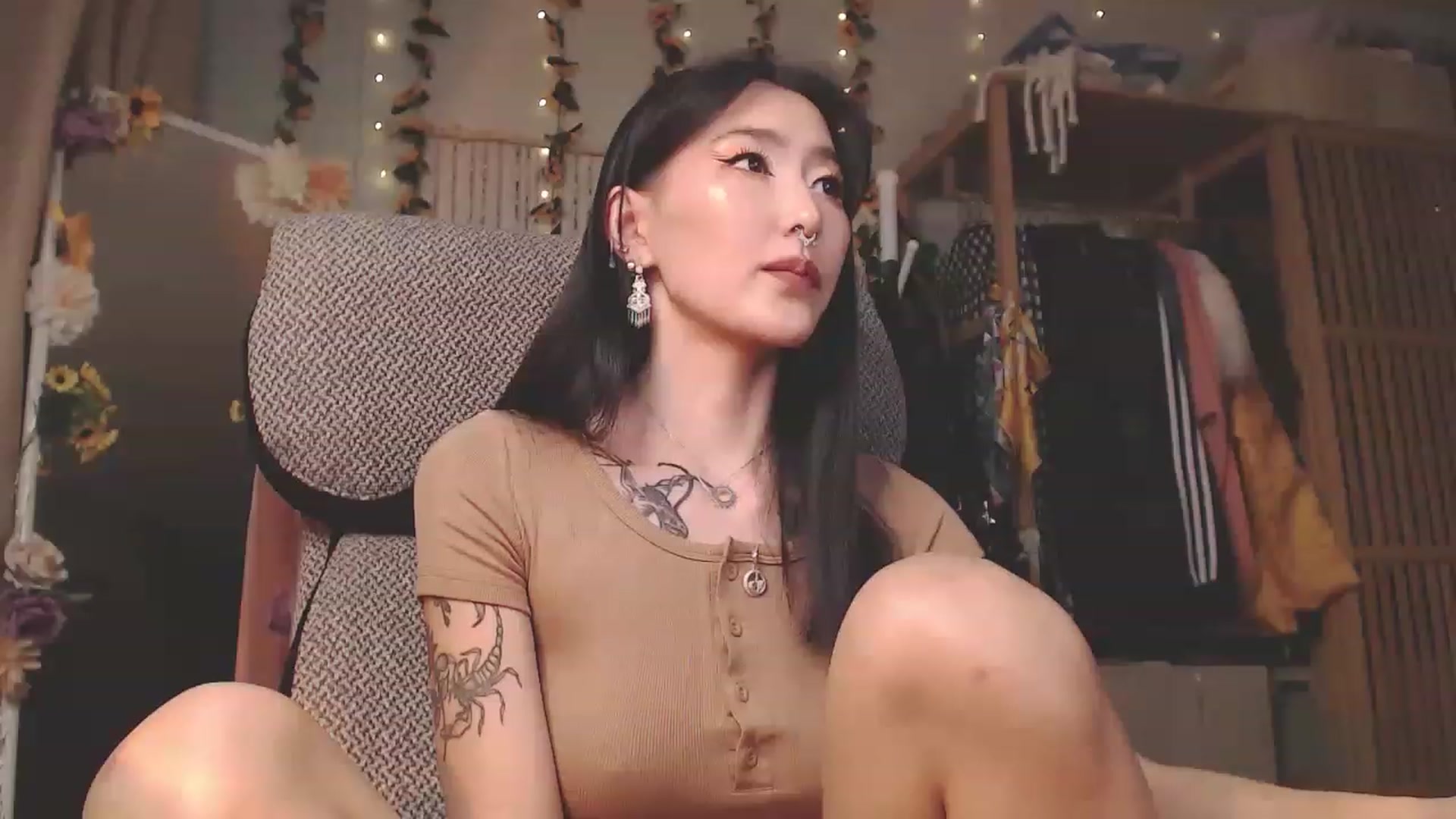 Gallery image thumbnail from KellyAsian's myfreecams stream on, 12/01/2022, 09:47 image 13 of 20