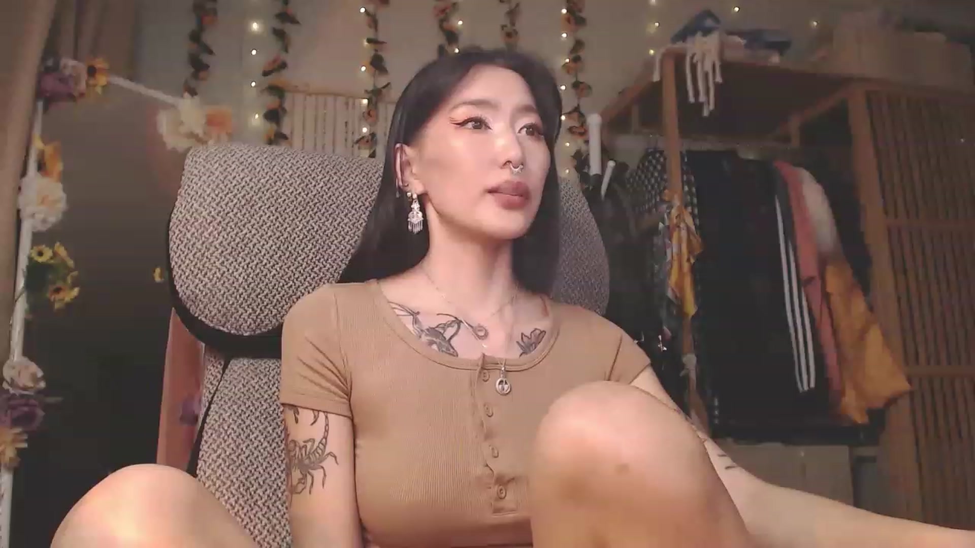 Gallery image thumbnail from KellyAsian's myfreecams stream on, 12/01/2022, 09:47 image 17 of 20