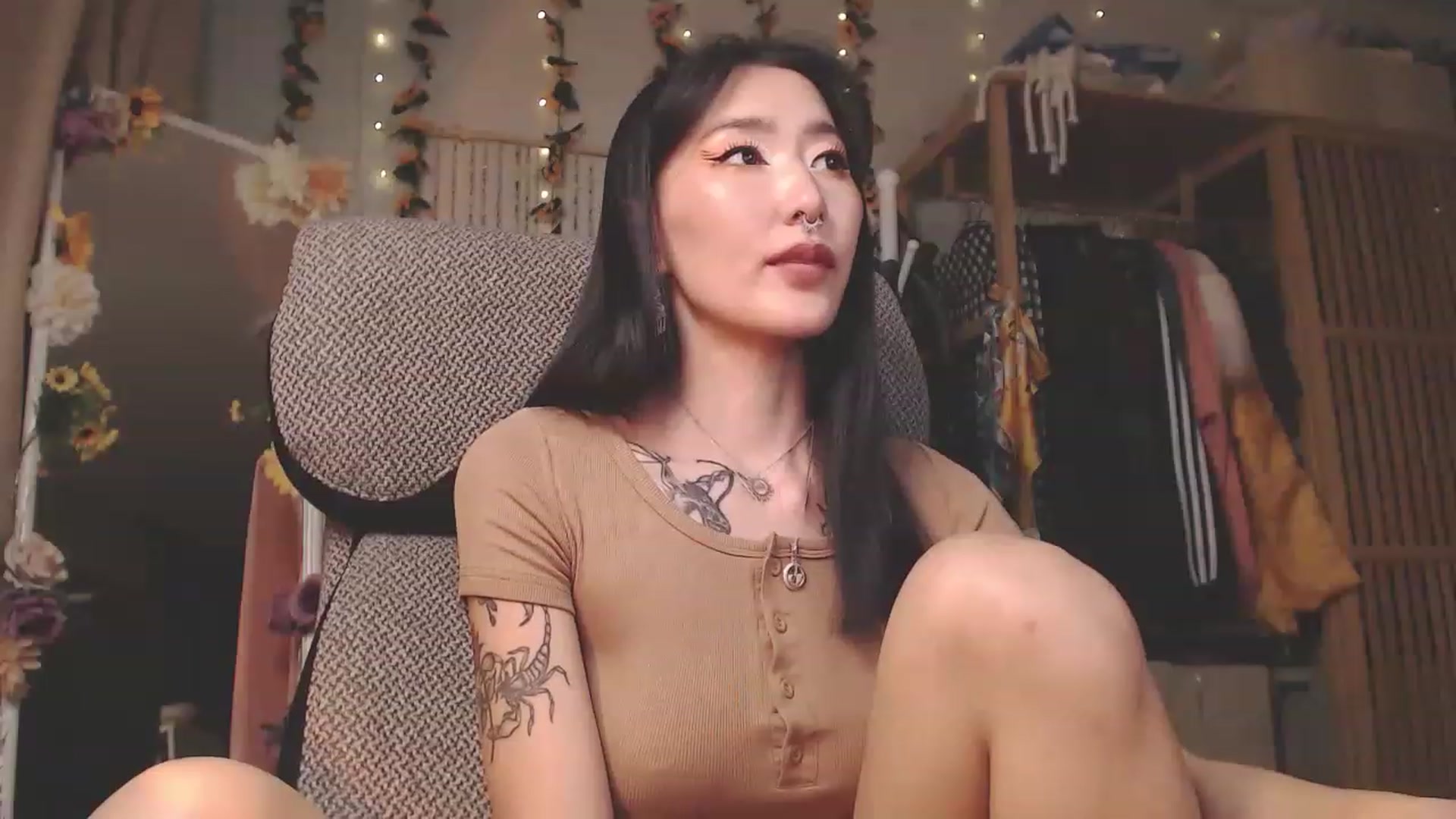 Gallery image thumbnail from KellyAsian's myfreecams stream on, 12/01/2022, 09:47 image 2 of 20