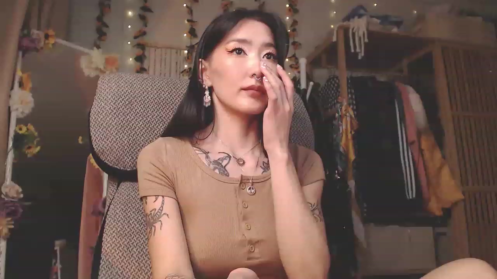 Gallery image thumbnail from KellyAsian's myfreecams stream on, 12/01/2022, 09:59 image 13 of 20