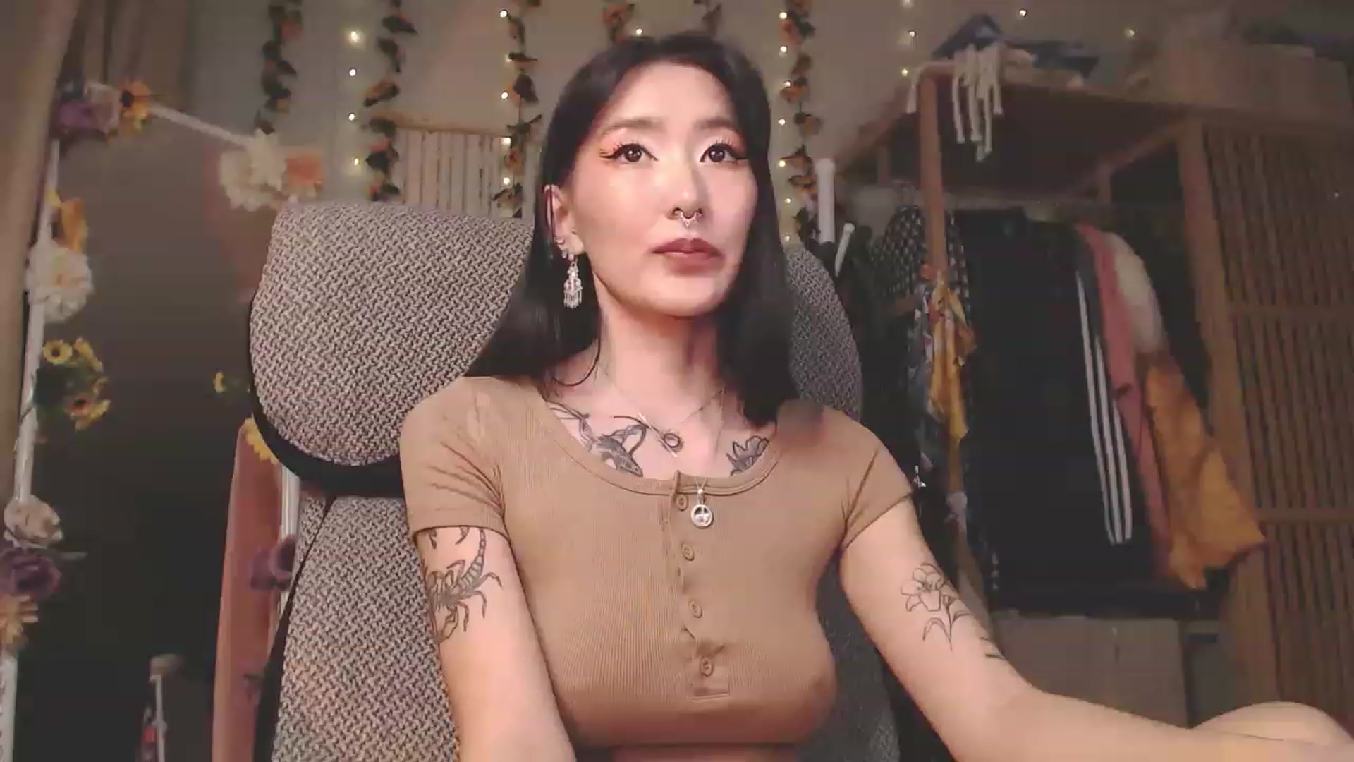 Gallery image thumbnail from KellyAsian's myfreecams stream on, 12/01/2022, 09:59 image 8 of 20