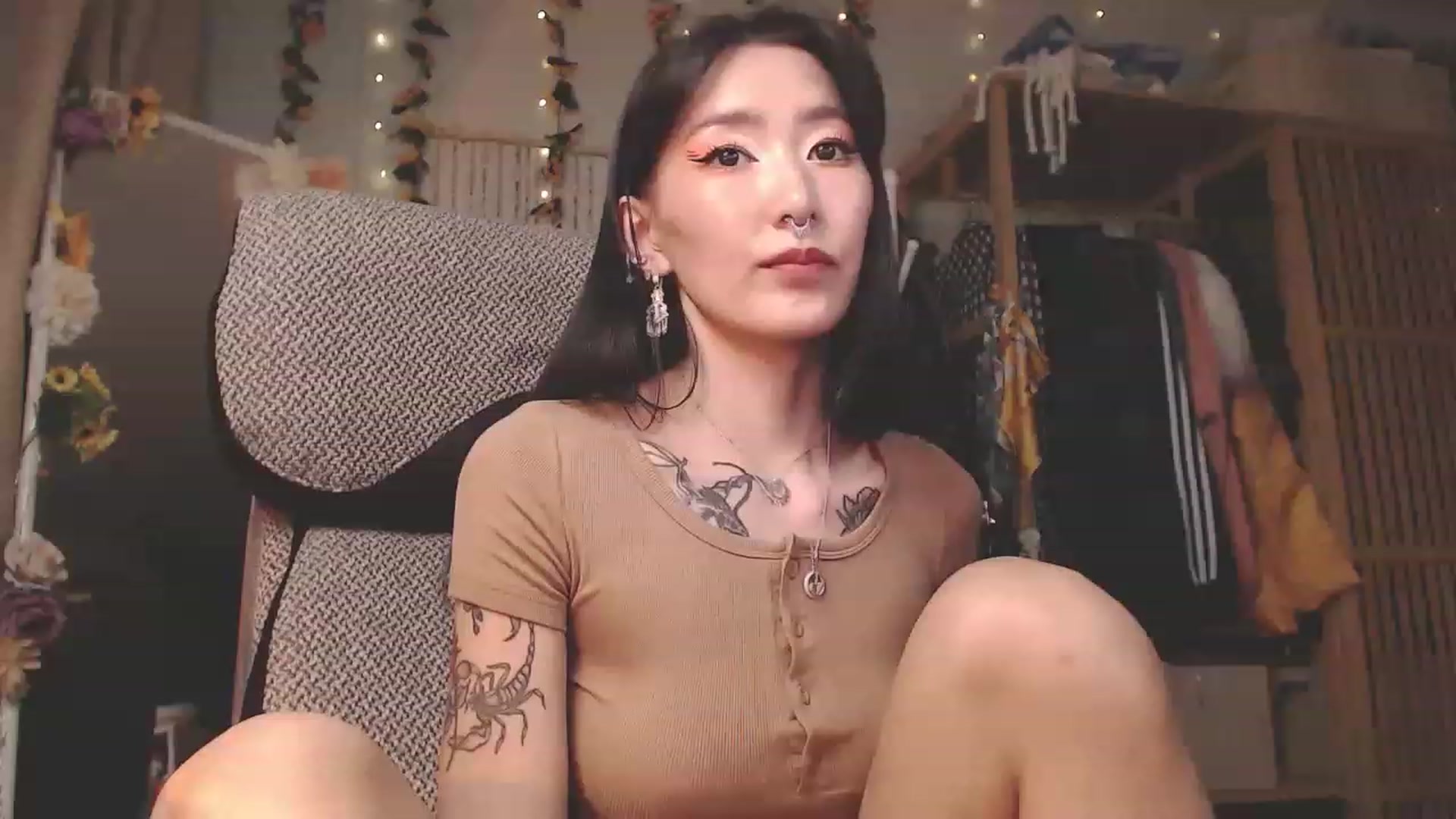 Gallery image thumbnail from KellyAsian's myfreecams stream on, 12/01/2022, 09:59 image 5 of 20