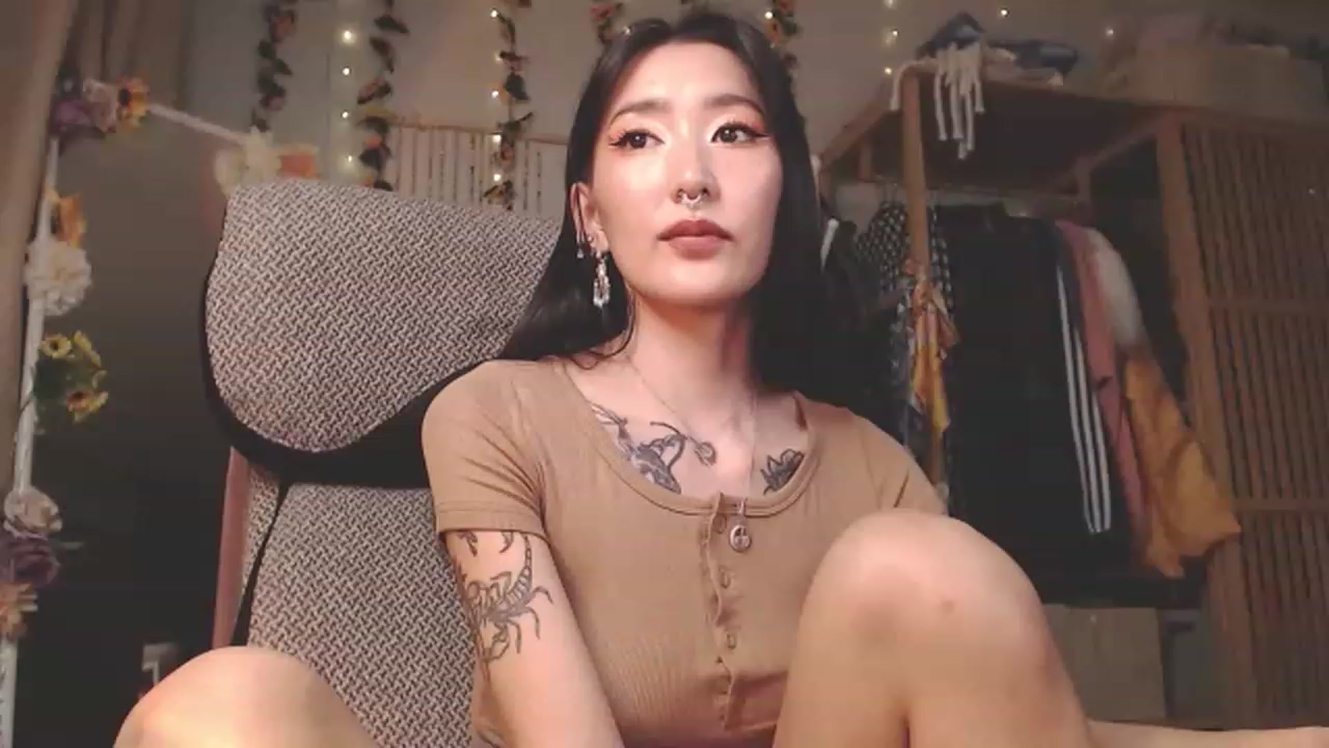 Gallery image thumbnail from KellyAsian's myfreecams stream on, 12/01/2022, 09:59 image 1 of 20