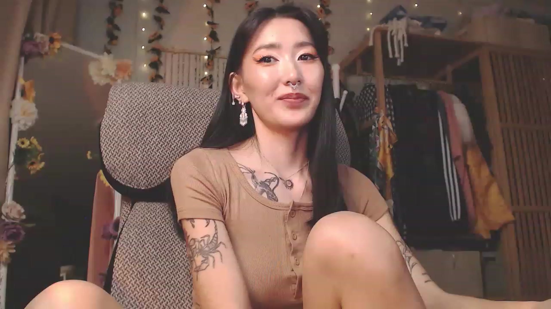 Gallery image thumbnail from KellyAsian's myfreecams stream on, 12/01/2022, 10:35 image 19 of 20
