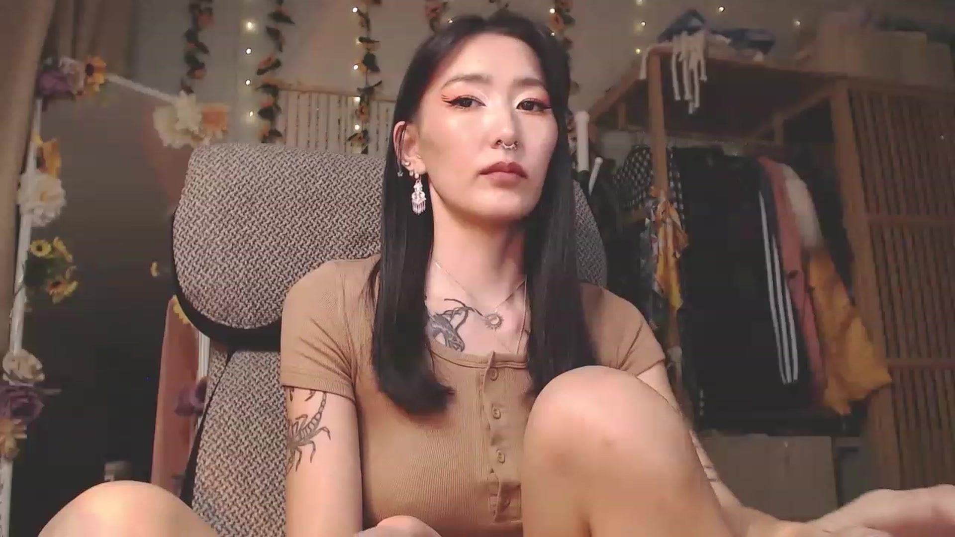 Gallery image thumbnail from KellyAsian's myfreecams stream on, 12/01/2022, 10:35 image 15 of 20