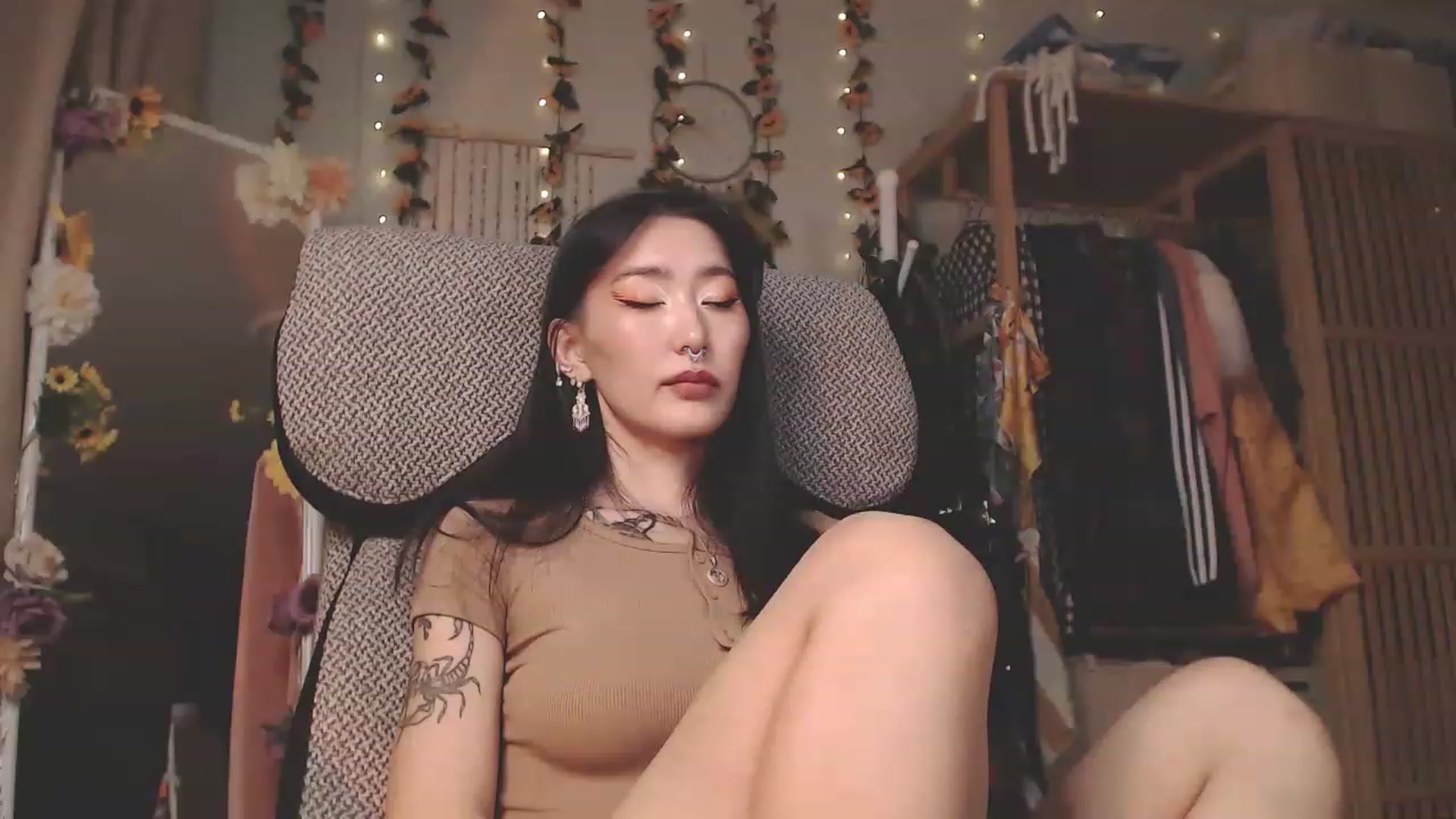 Gallery image thumbnail from KellyAsian's myfreecams stream on, 12/01/2022, 10:35 image 8 of 20