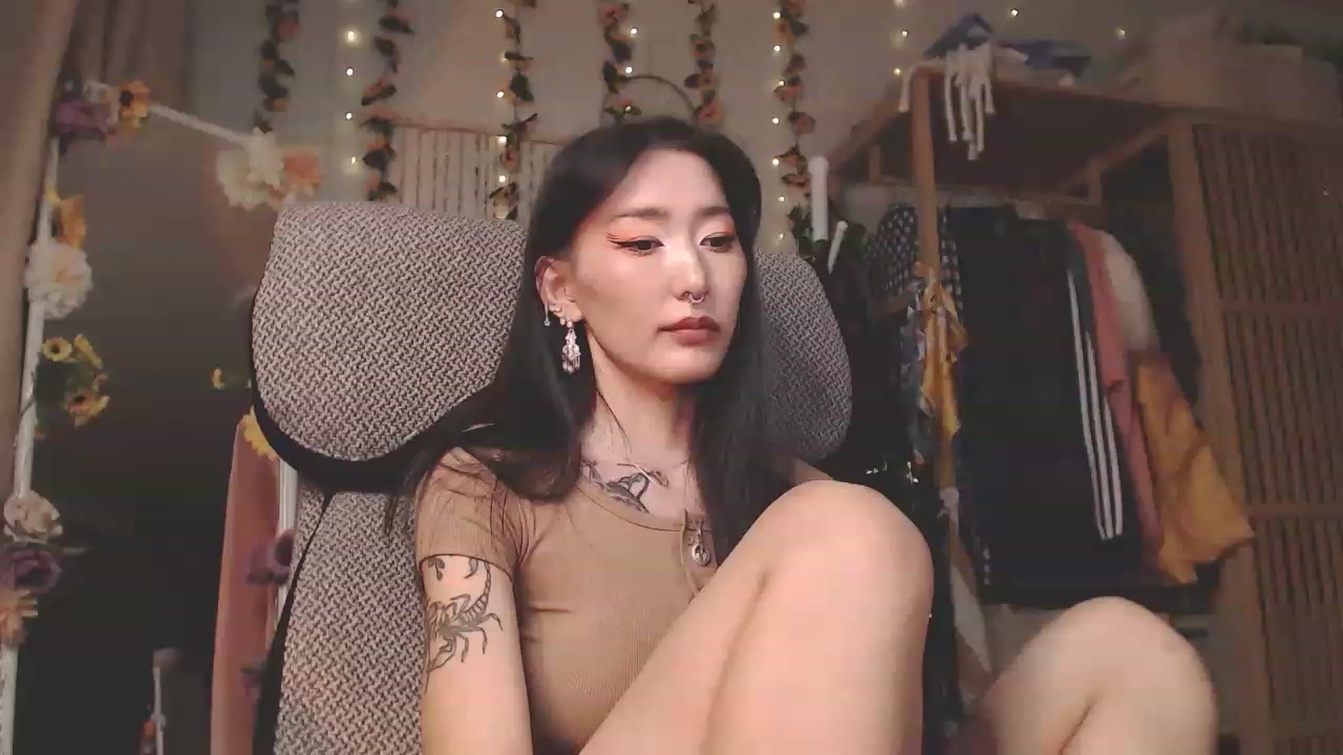 Gallery image thumbnail from KellyAsian's myfreecams stream on, 12/01/2022, 10:35 image 6 of 20